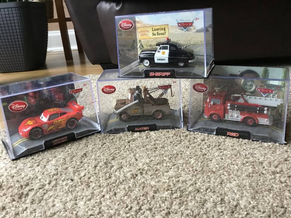 Disney Store Exclusive Pixar Cars Diecast 1:43 in case