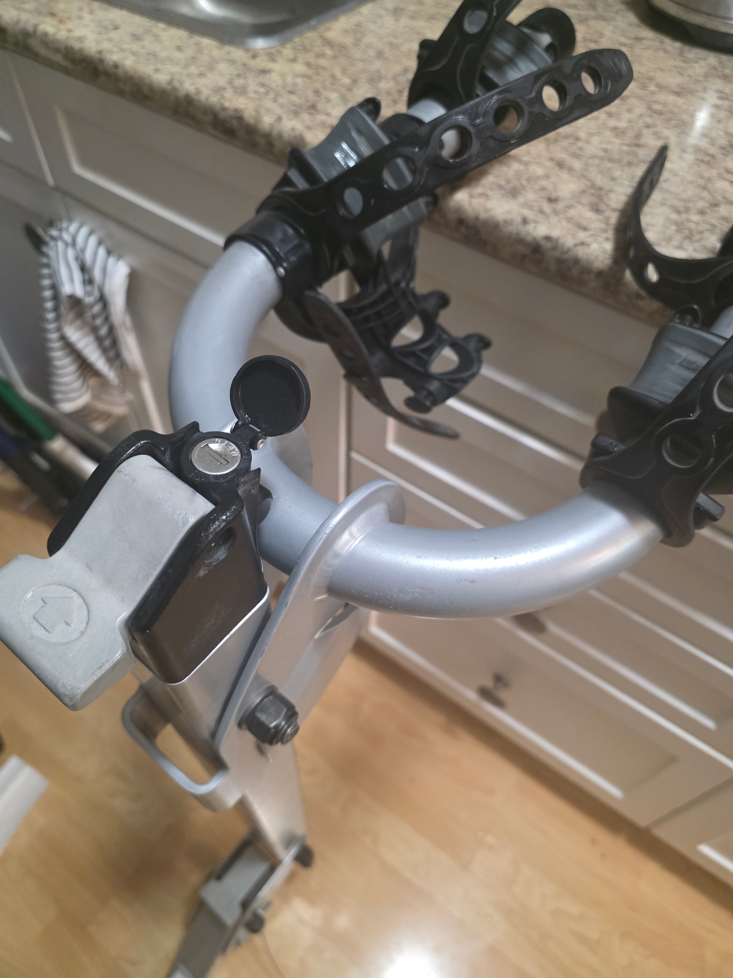 Thule 2 bike rack locking cable and knob - photo 4