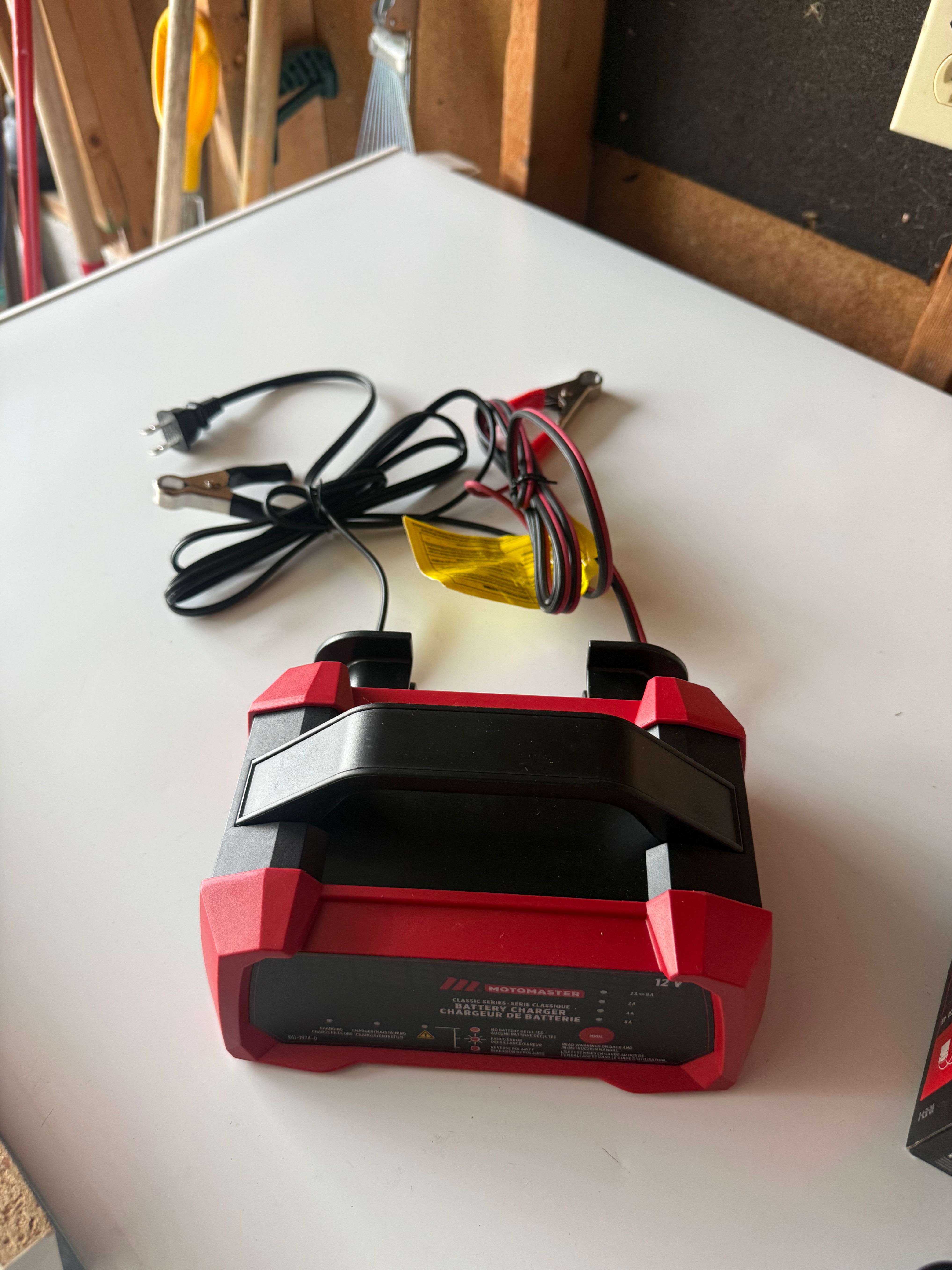 MotoMaster 12V Smart Battery Charger - Classic Series (2A/4A/8A) - photo 2
