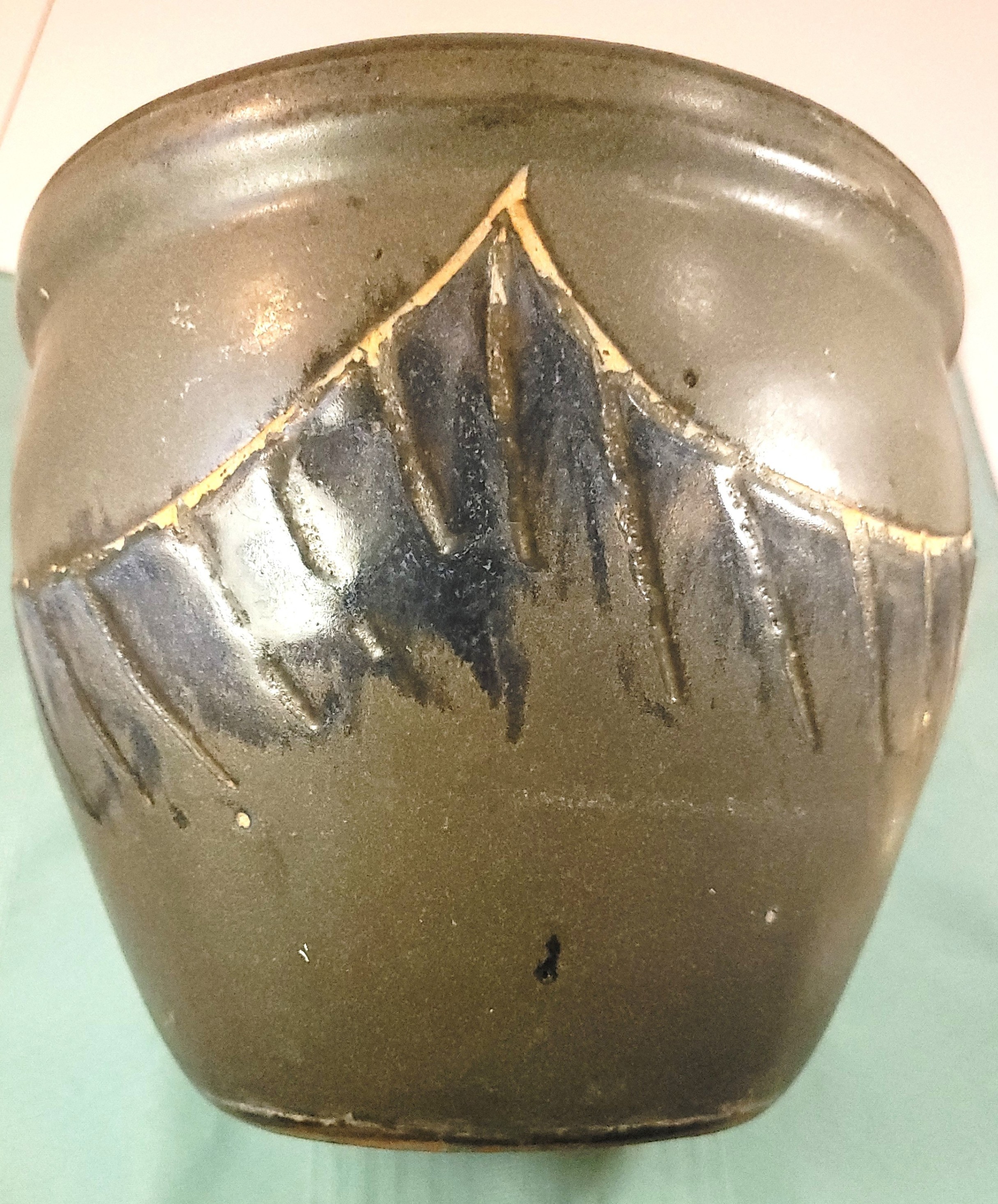 1970s Canadian Pottery Planter Large 8.75" Mountain Motif Stone - photo 4