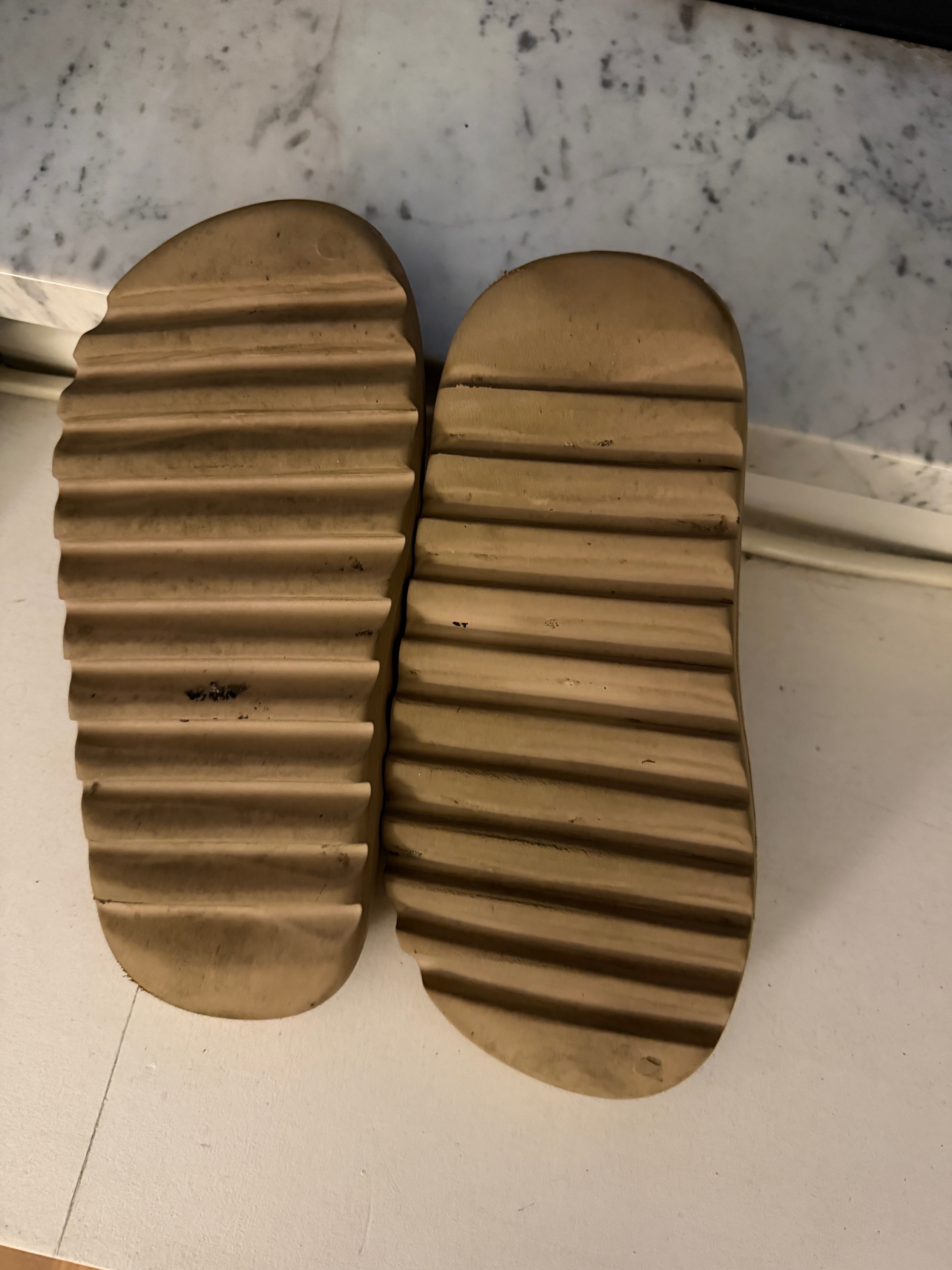 Yeezy slides - photo 2