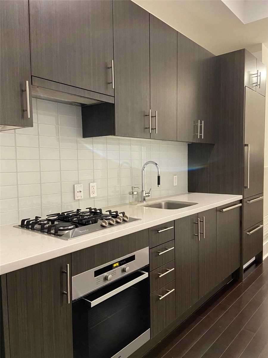 Male Roommate Wanted – Private Room in Downtown Toronto - photo 3