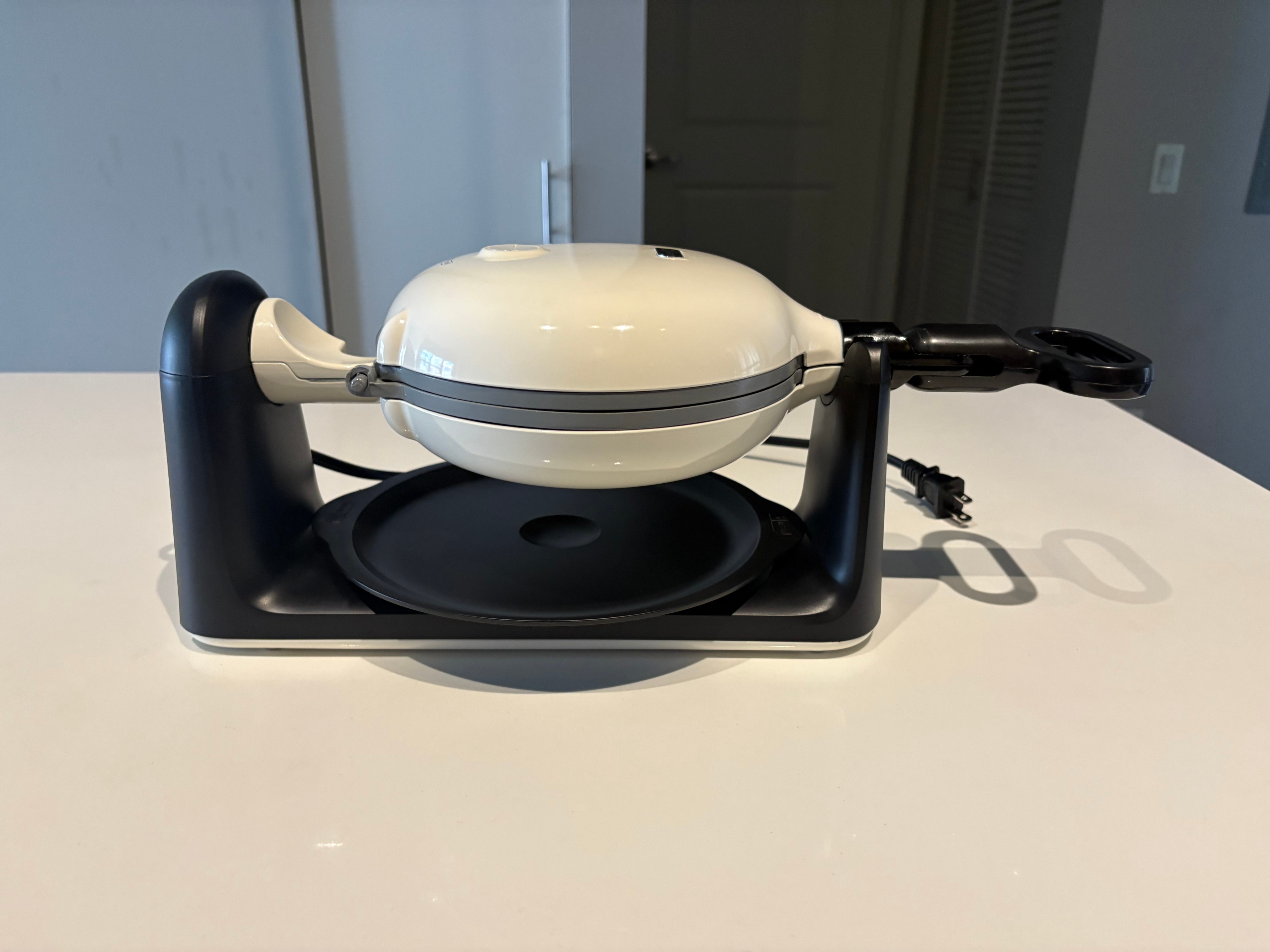 Nonstick Ceramic Flip Belgian Style Waffle Maker - photo 3