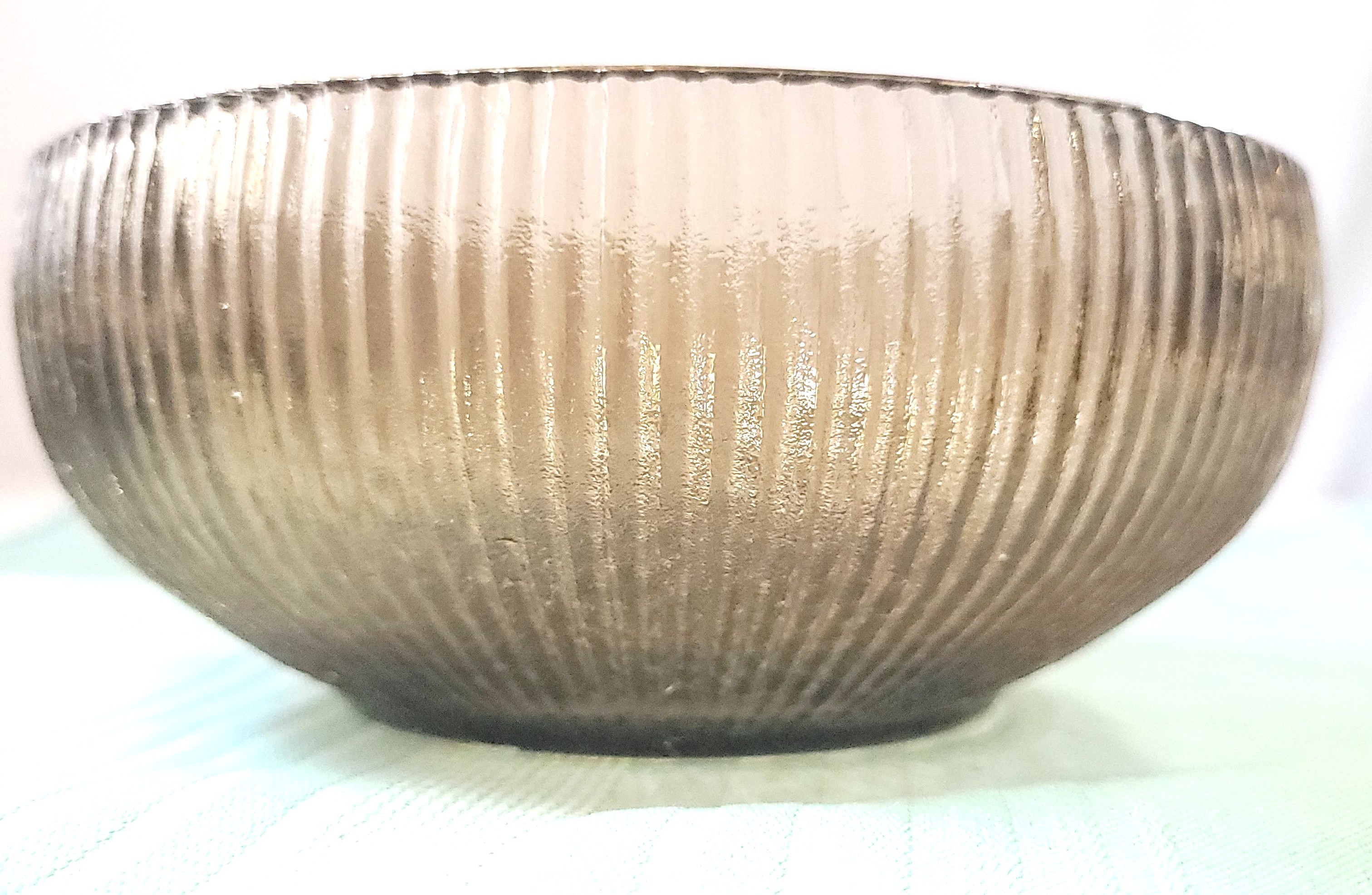 1971 Vintage Libbey Broda Smoke Glass Ribbed Serving Bowl - photo 3
