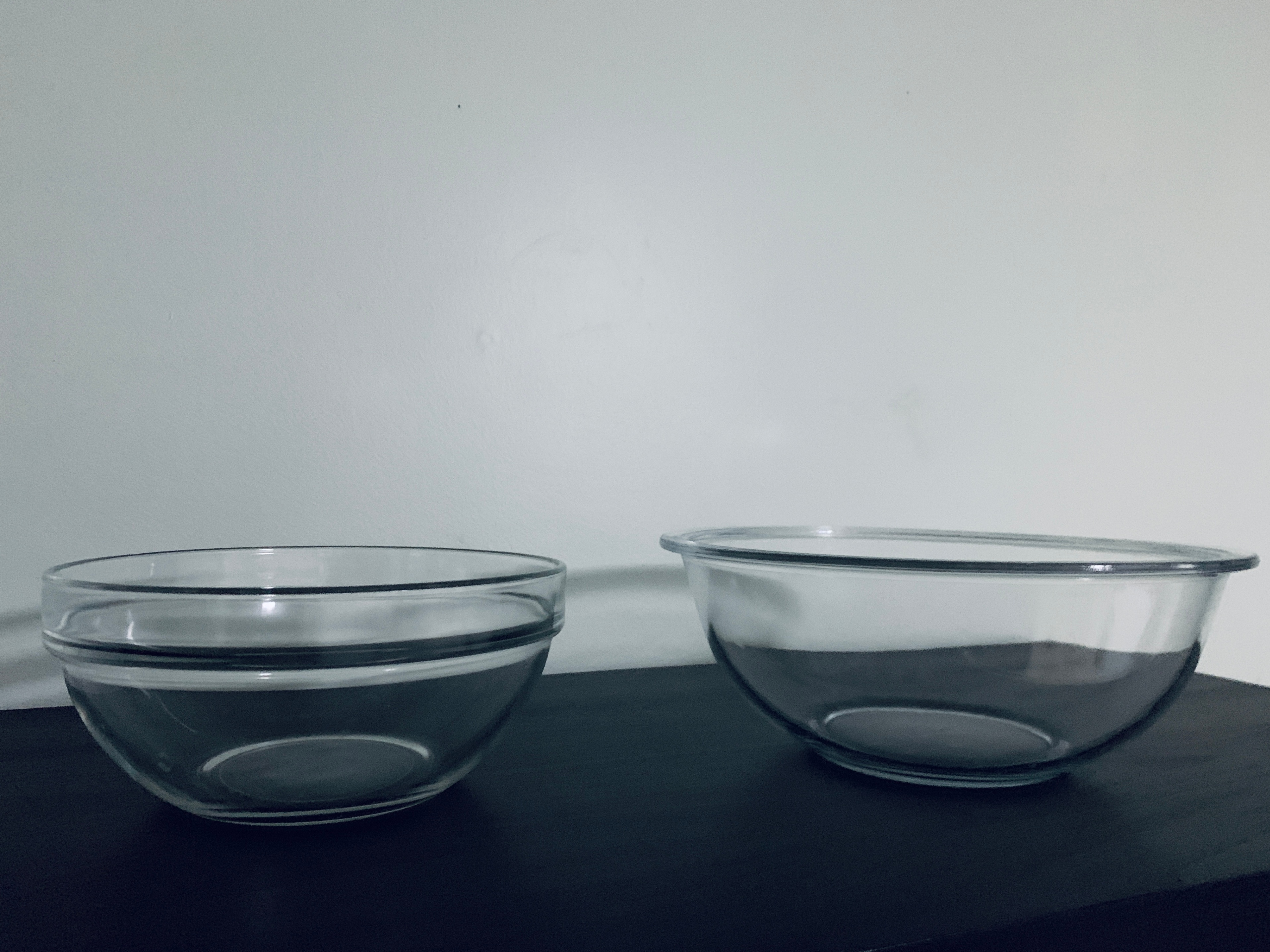 2 Glass Mixing Bowls - 2 sizes