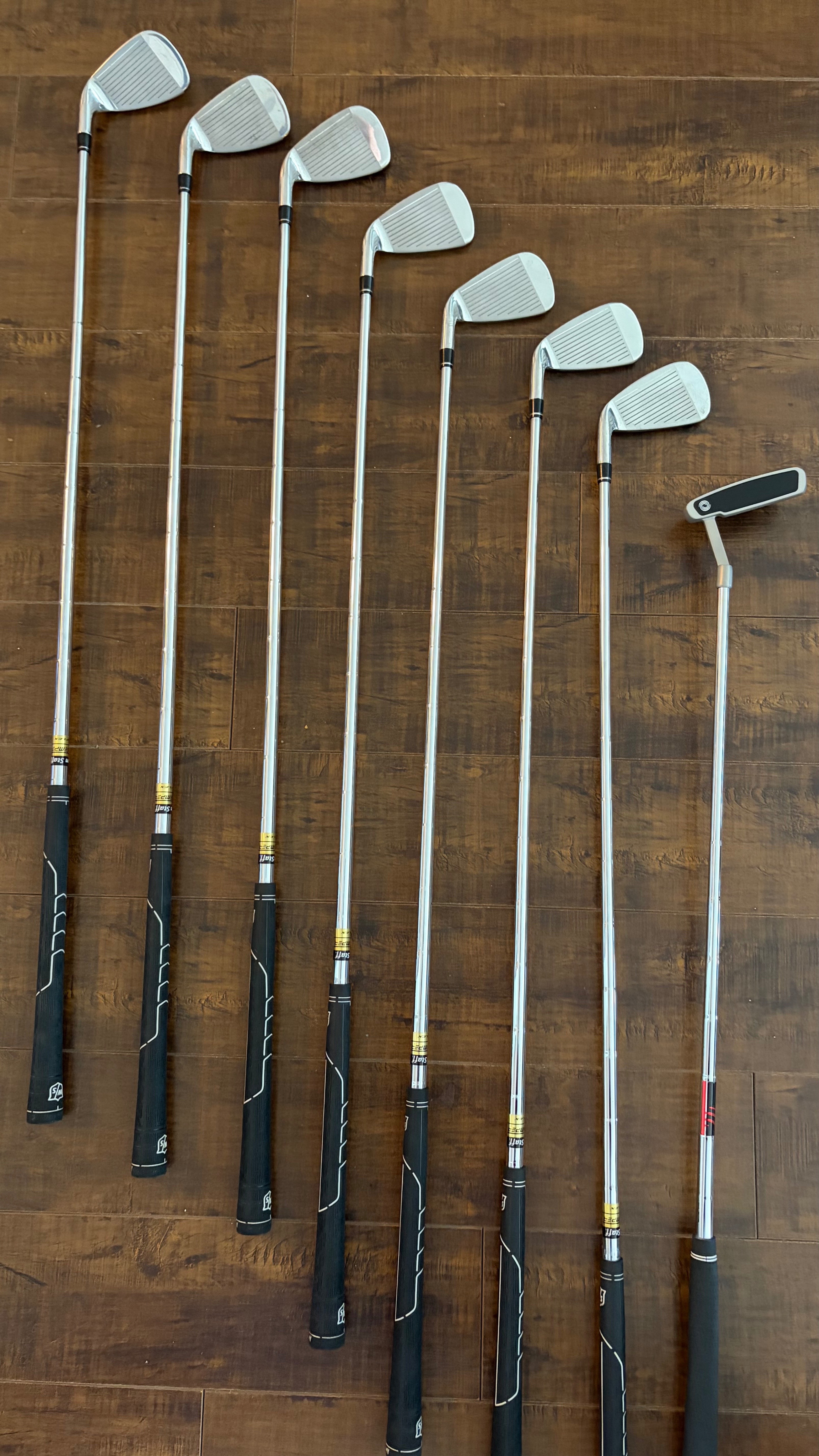 GOLF CLUBS - TaylorMade Bag, Wilson Staff Irons, Odyssey Putter - photo 5