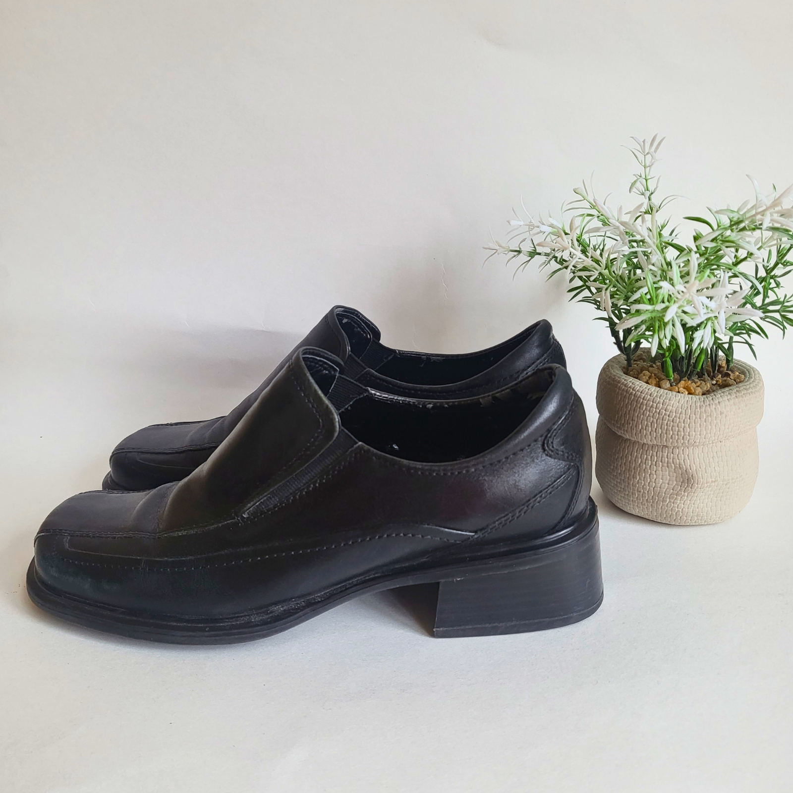 Comfortable Spring-Brand Size 7.5 Black Loafers! 👟 - photo 2