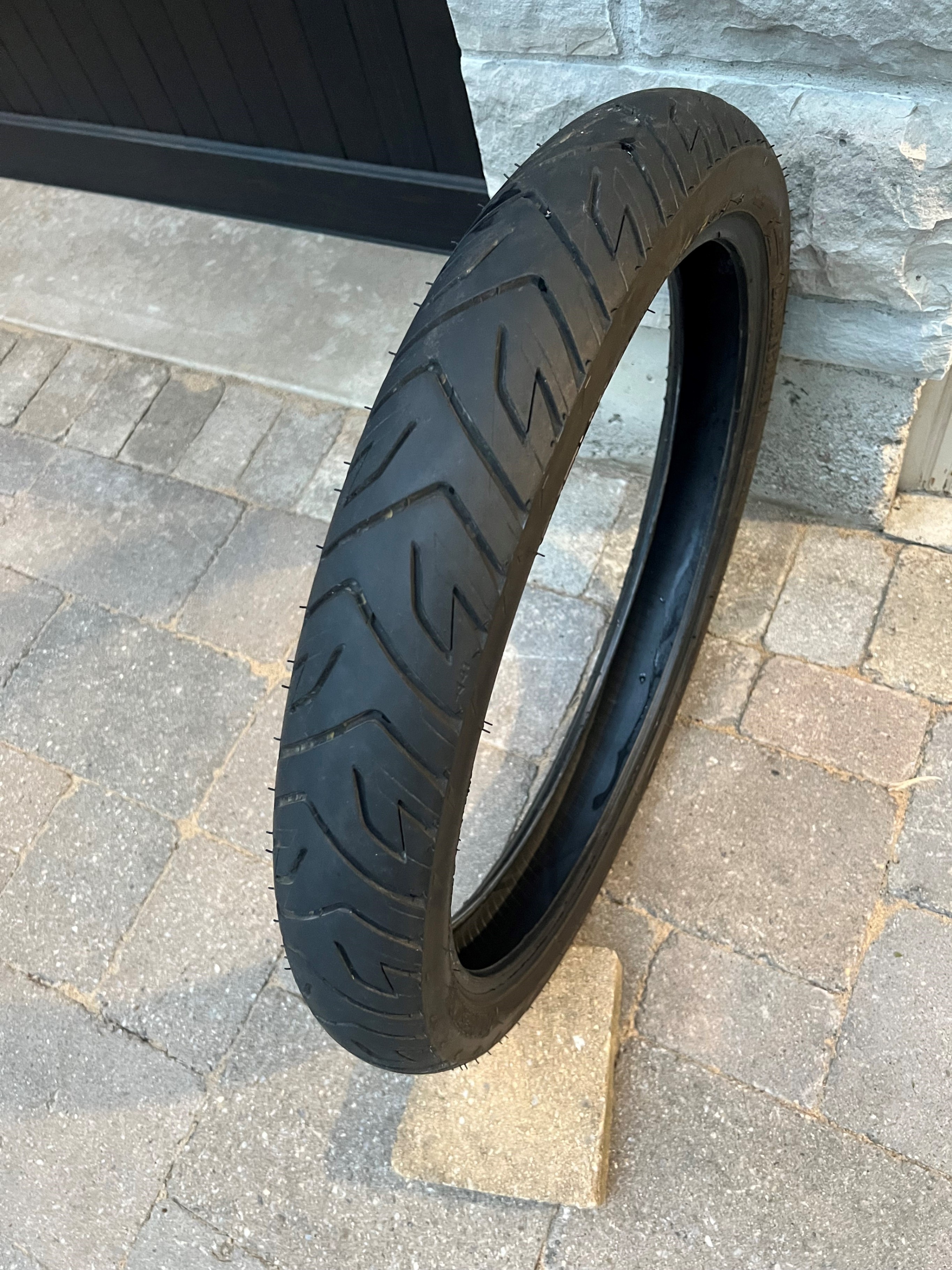 Battlax Adventure A41 Bridgestone Front Tire : 90/90-21