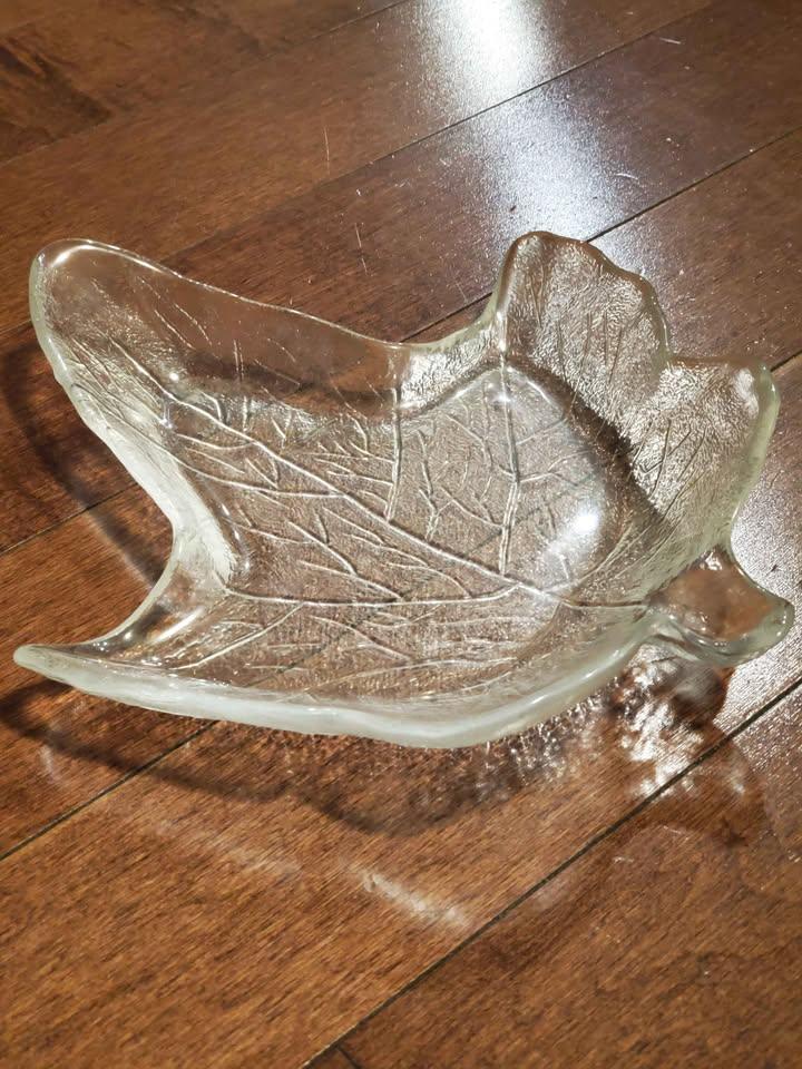 Small Glass Leaf Tray - photo 2