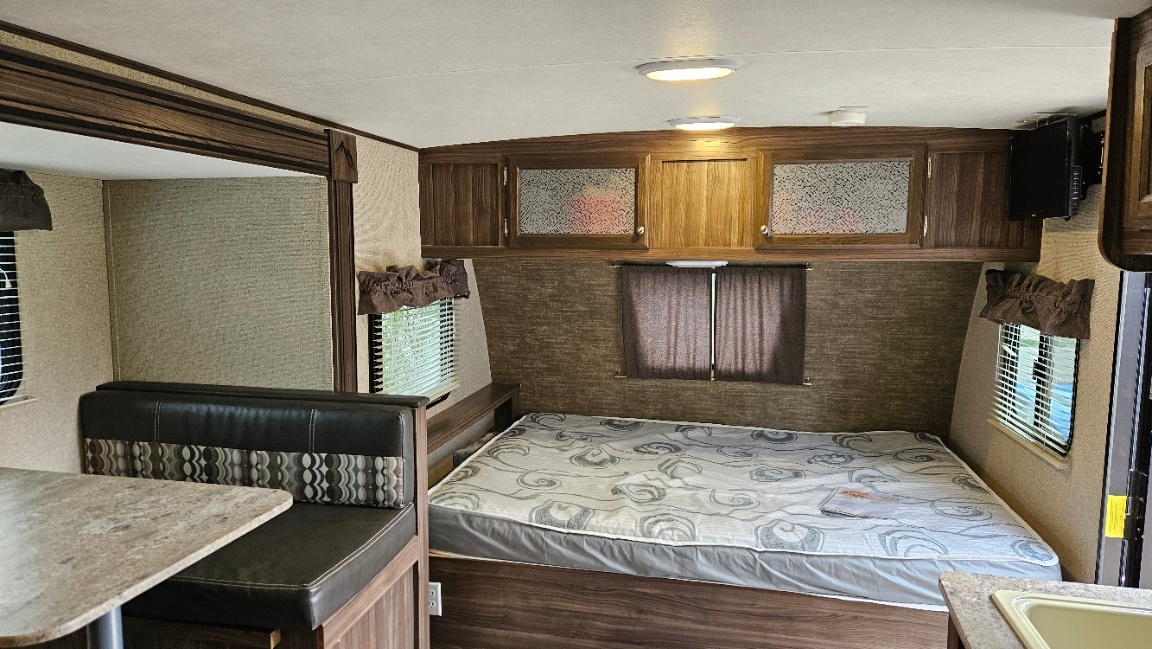 2018 Apex Nano 193BHS Banff Edition w/Bunks, Slideout, and more! - photo 4