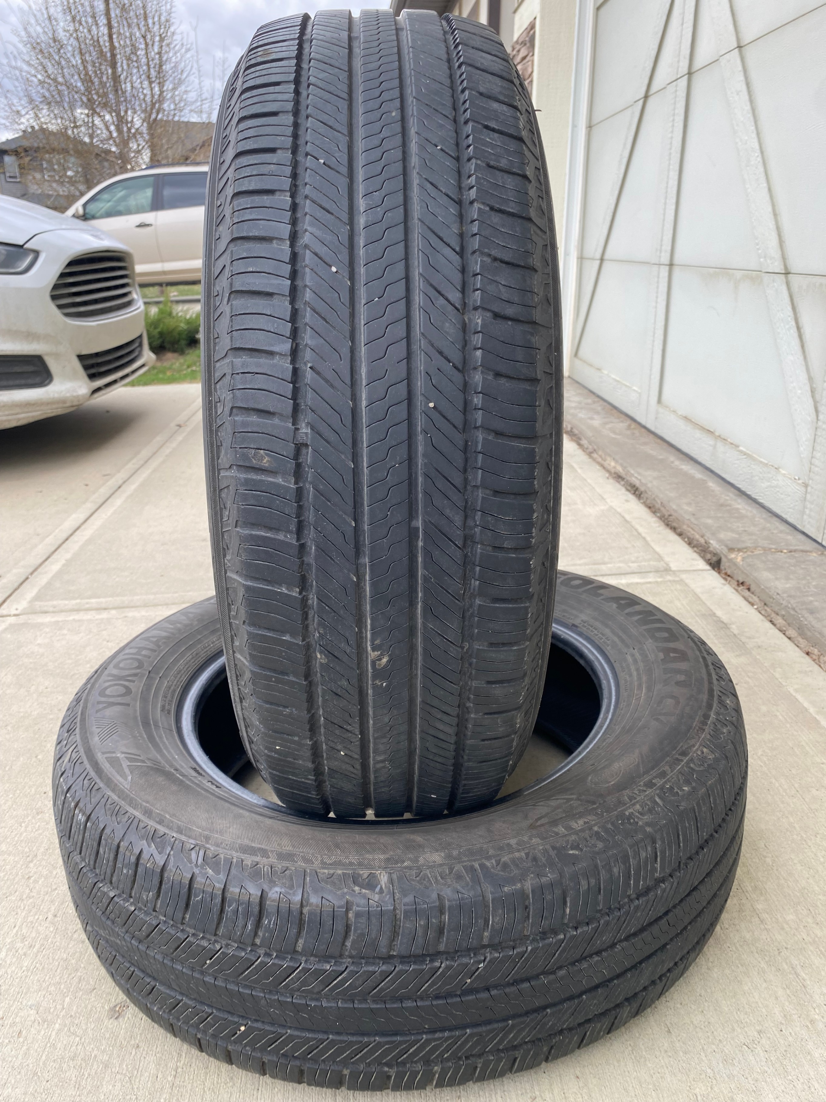 235 65 R18 – Pair of YOKOHAMA All-Season Tires (235 65 18)– $160 - photo 3