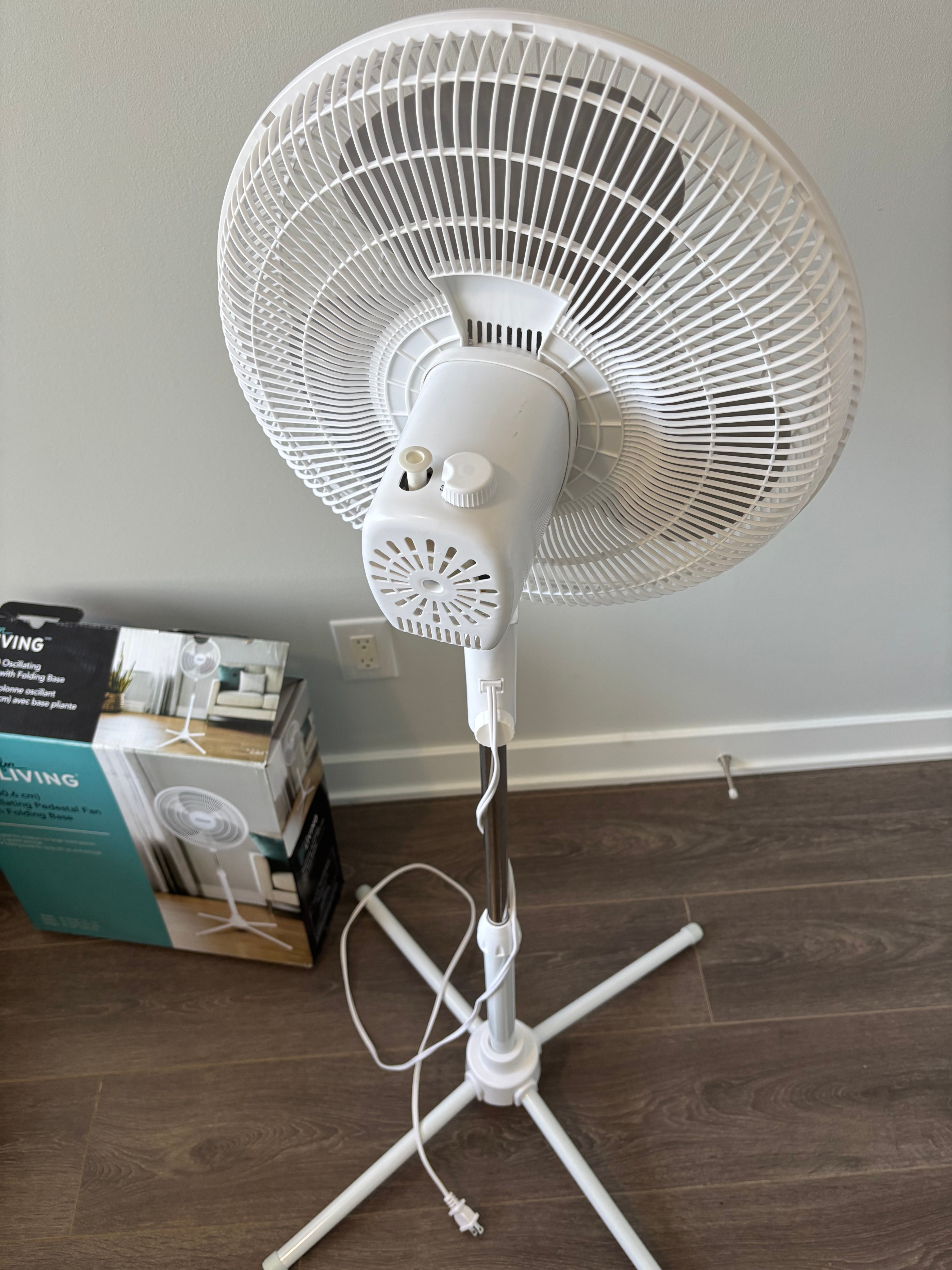 For Living 16" Oscillating Pedestal Fan - Excellent Condition! - photo 2