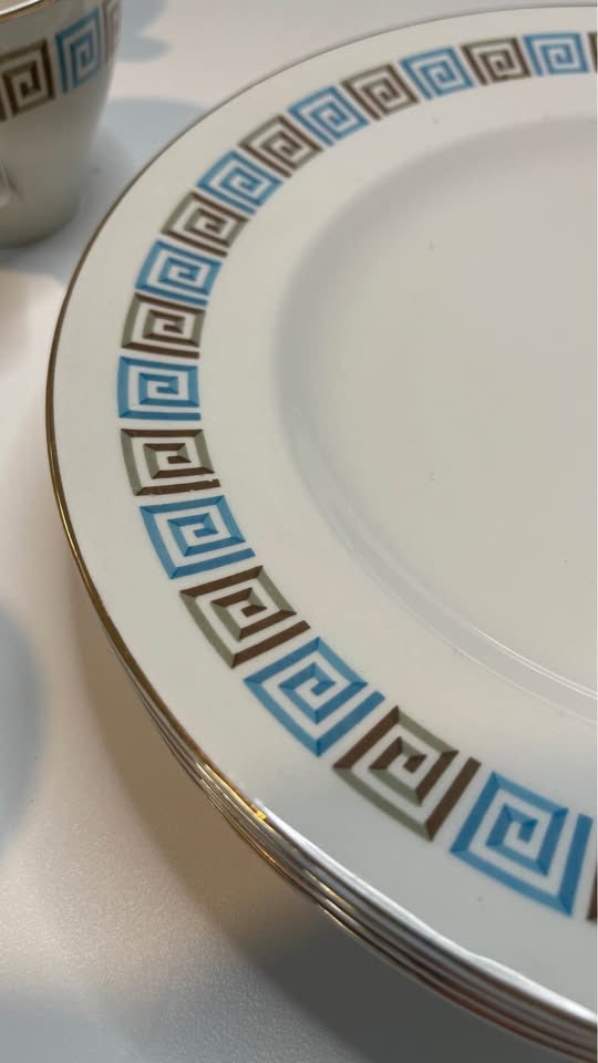 22KT Gold Dinnerware Set - Vintage Winnertons “Ulysses” - photo 5