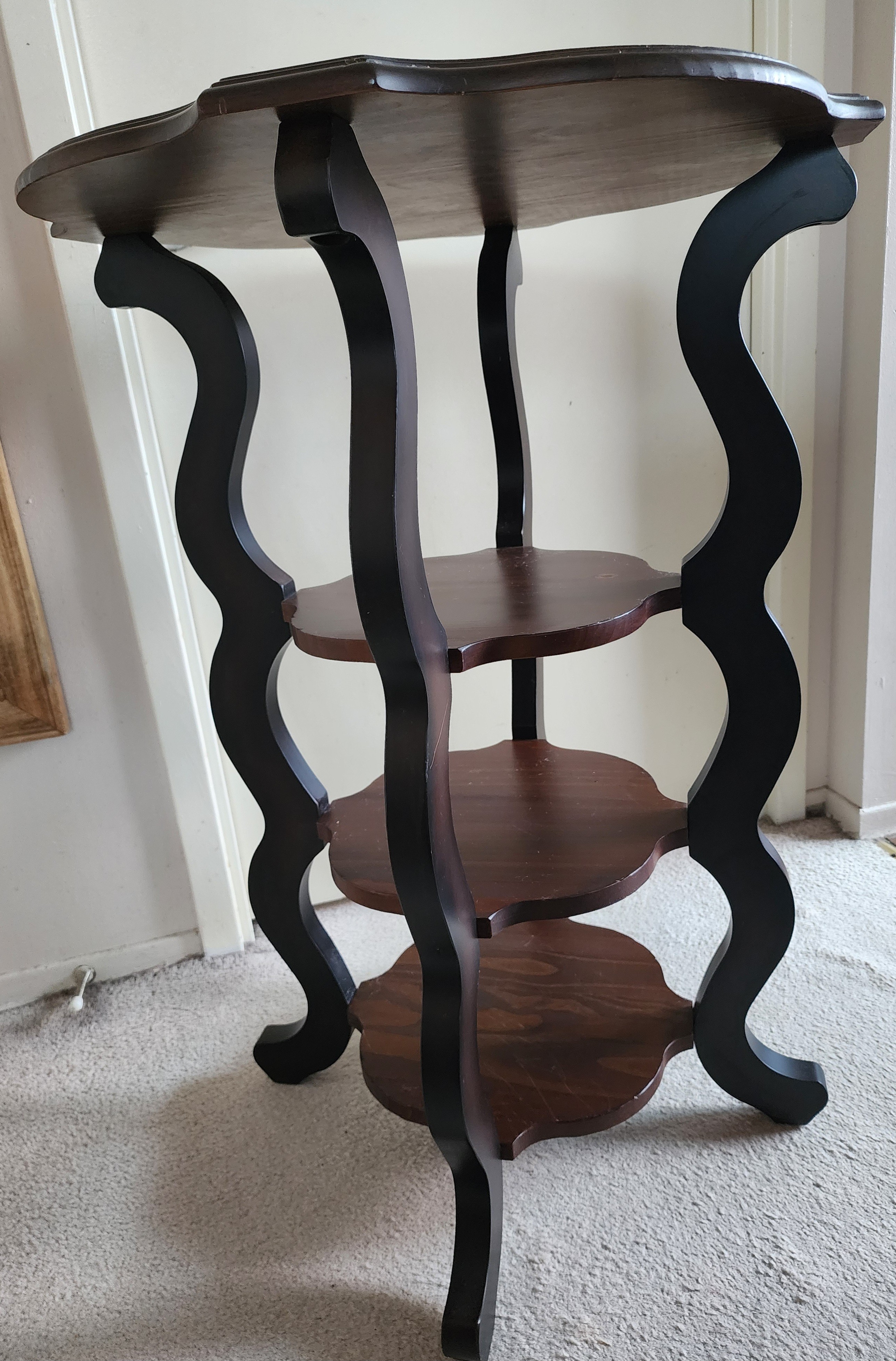 3‐Tier Wooden Accent Table – Decorative Scalloped Design - photo 2