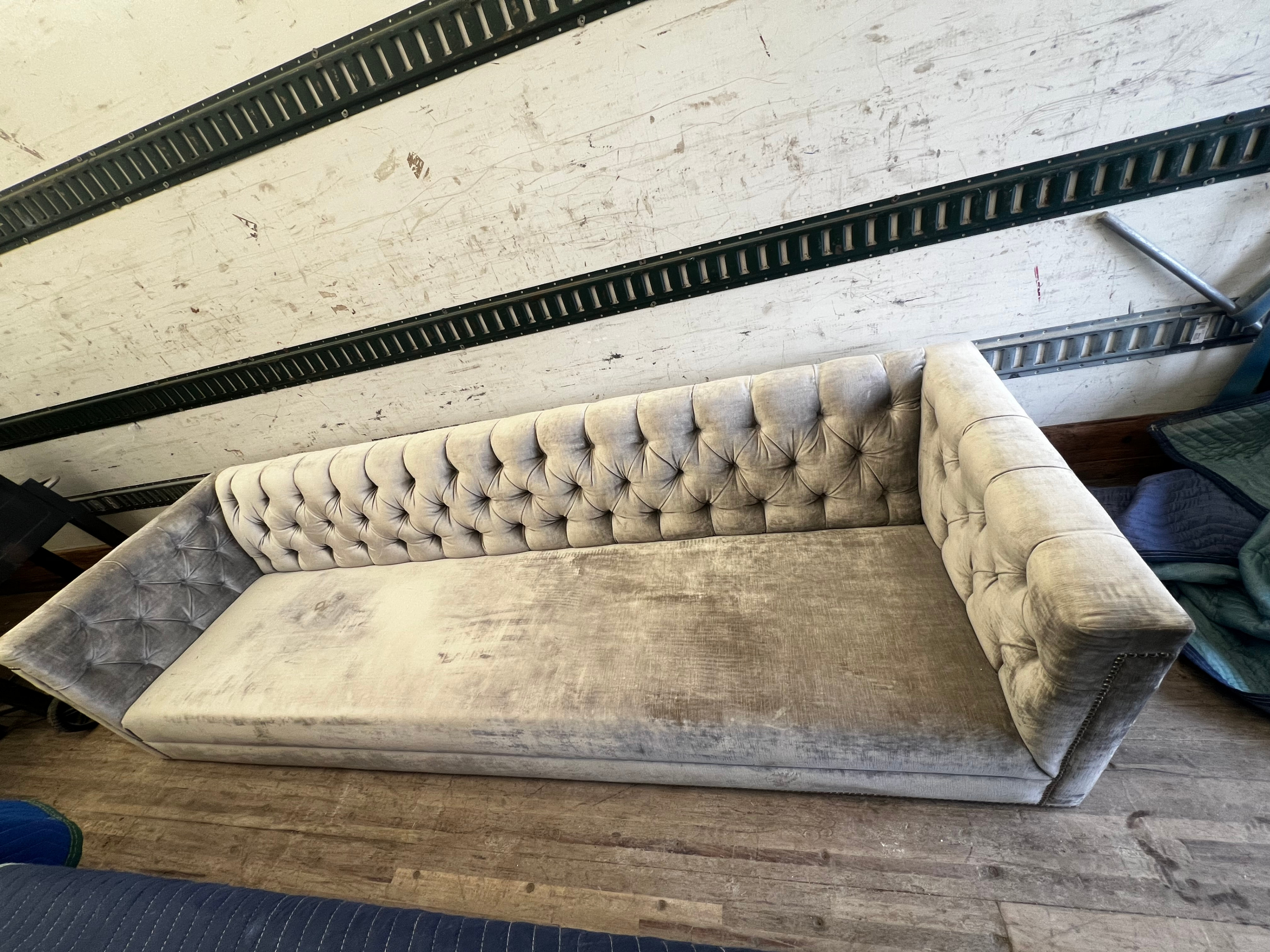 Luxury Tufted Velvet Sofa – Chesterfield Style
