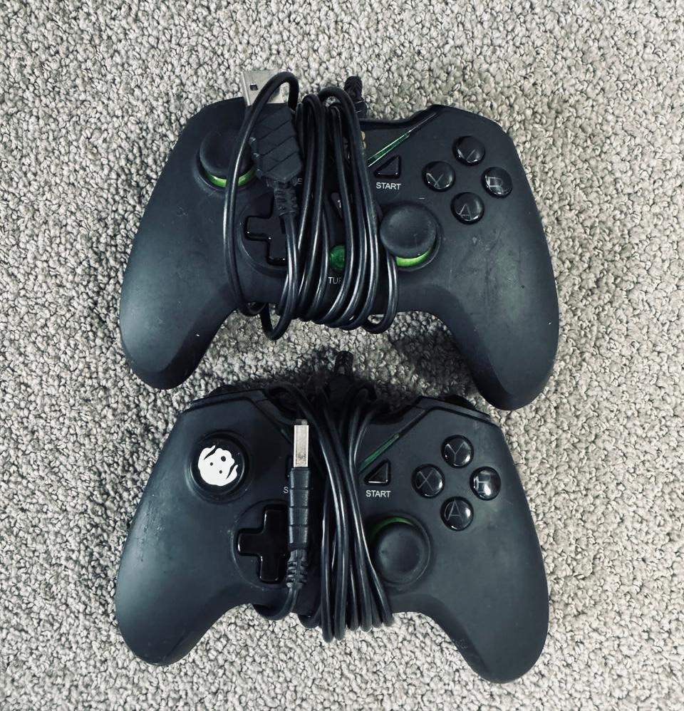 2x Logitech USB Game Controllers - photo 2