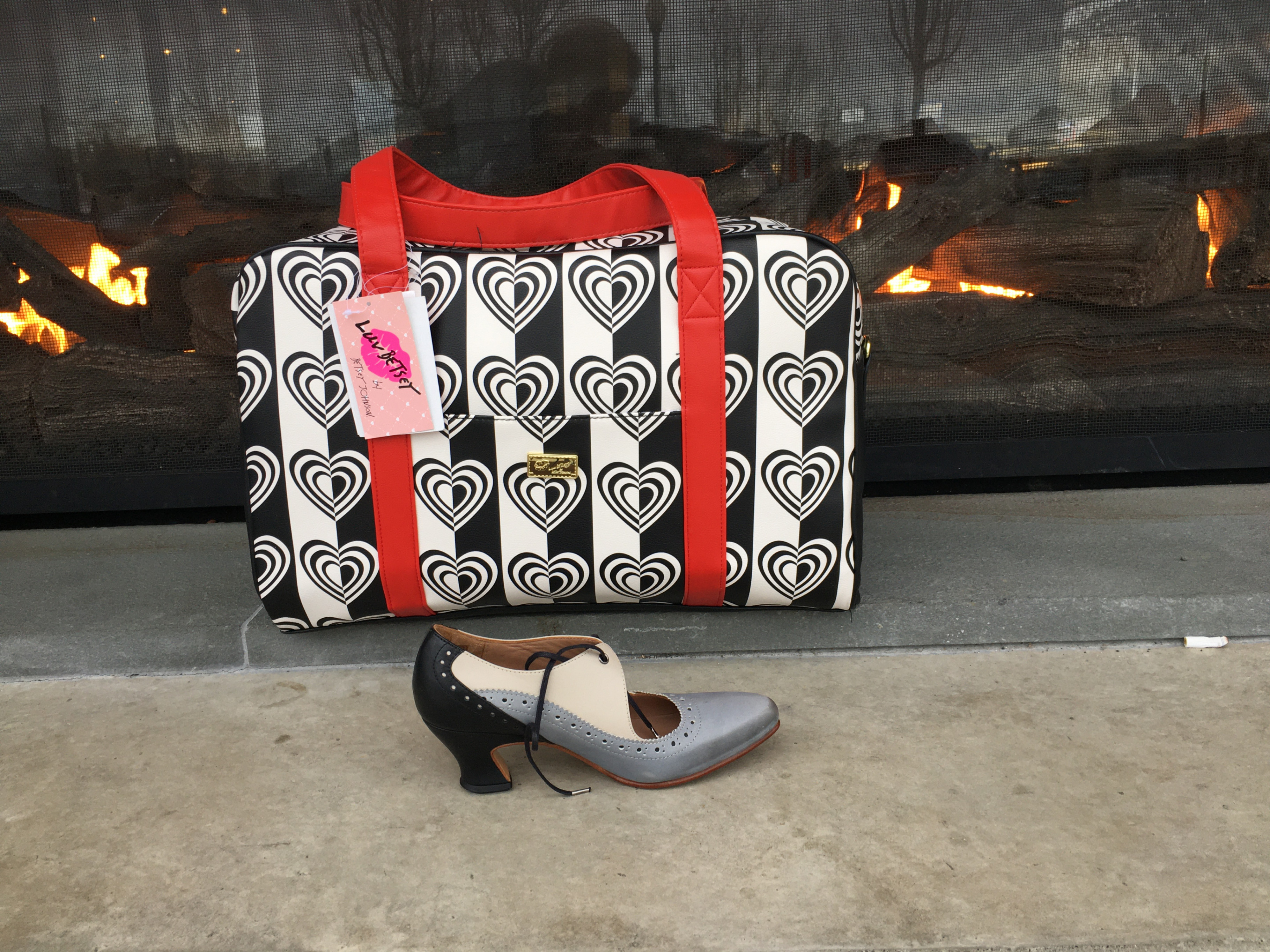 Betsey Johnson Black/White Heart Print Duffle Bag - photo 3
