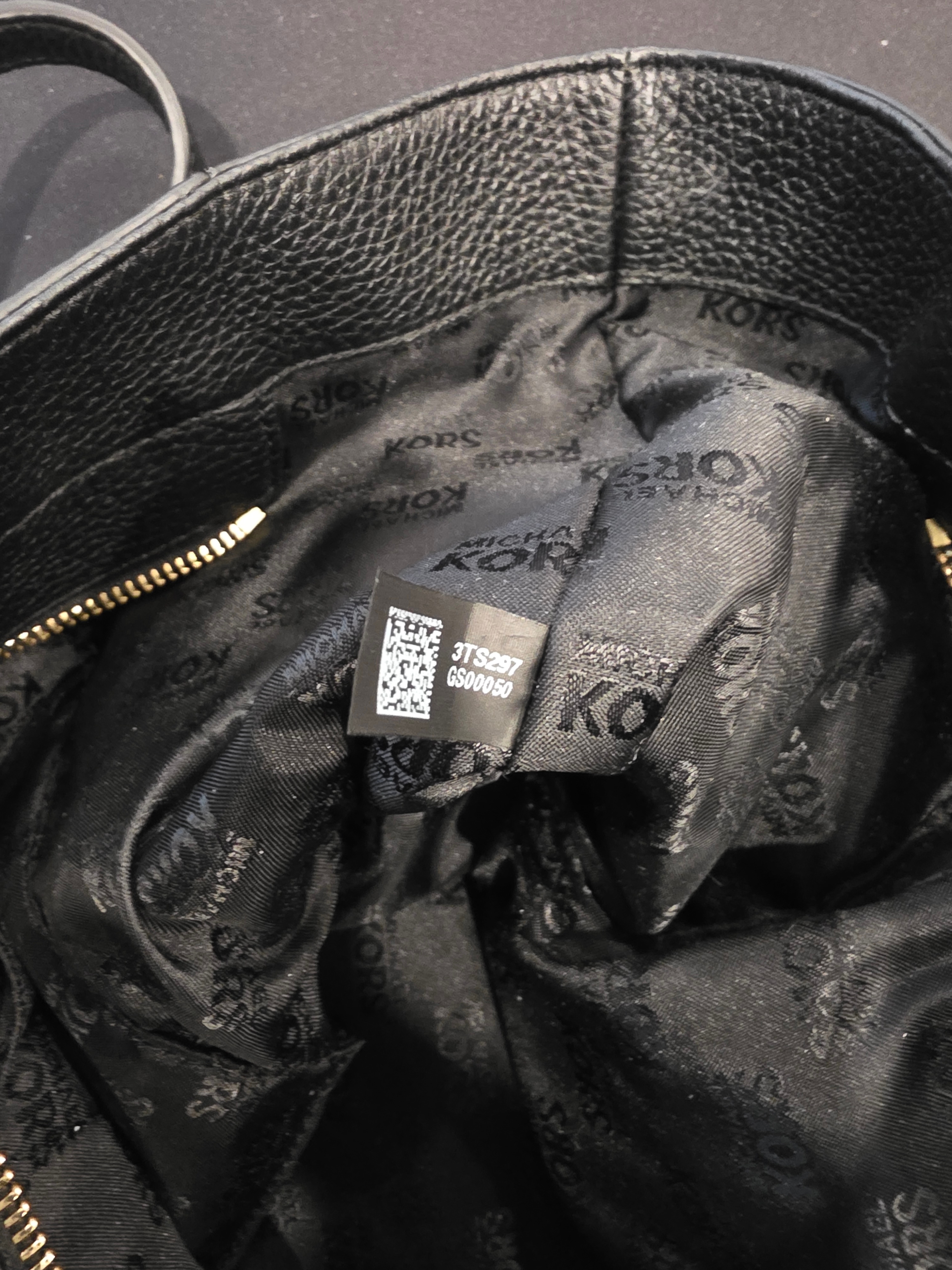 Michael Kors Hamilton Large Black Pebbled Leather Tassel Tote - photo 2