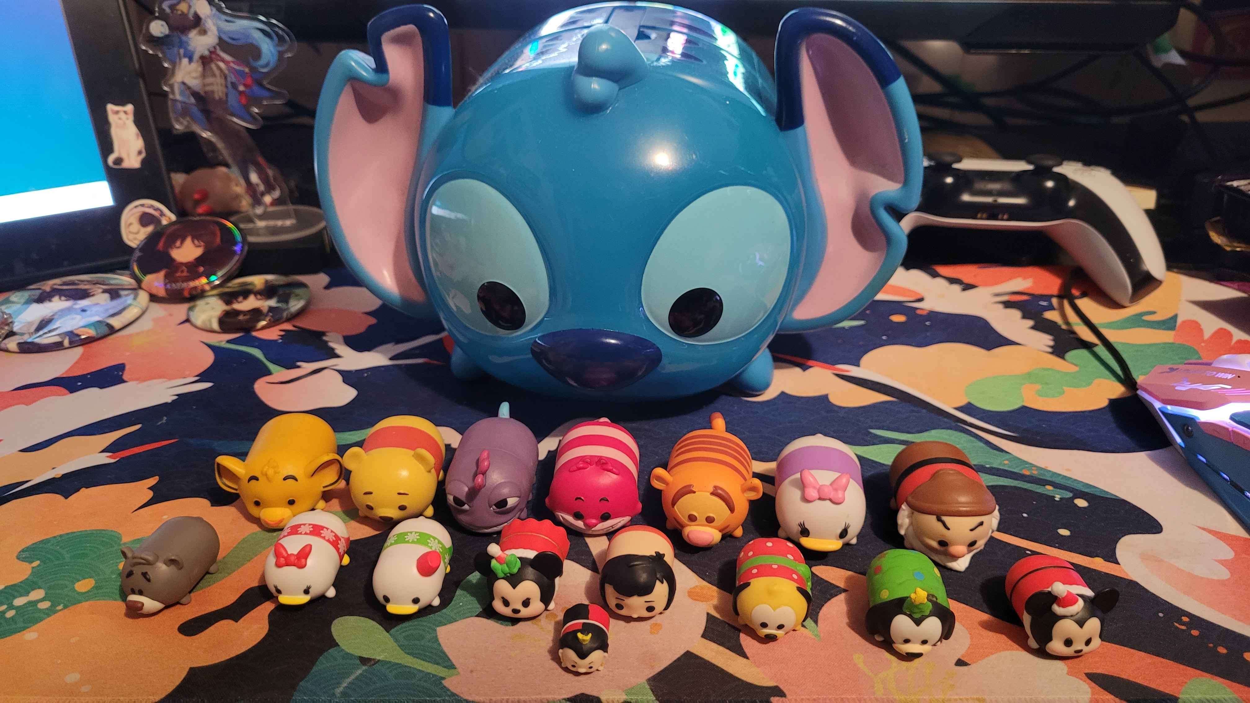 Stitch TSUMTSUM carrier and toys