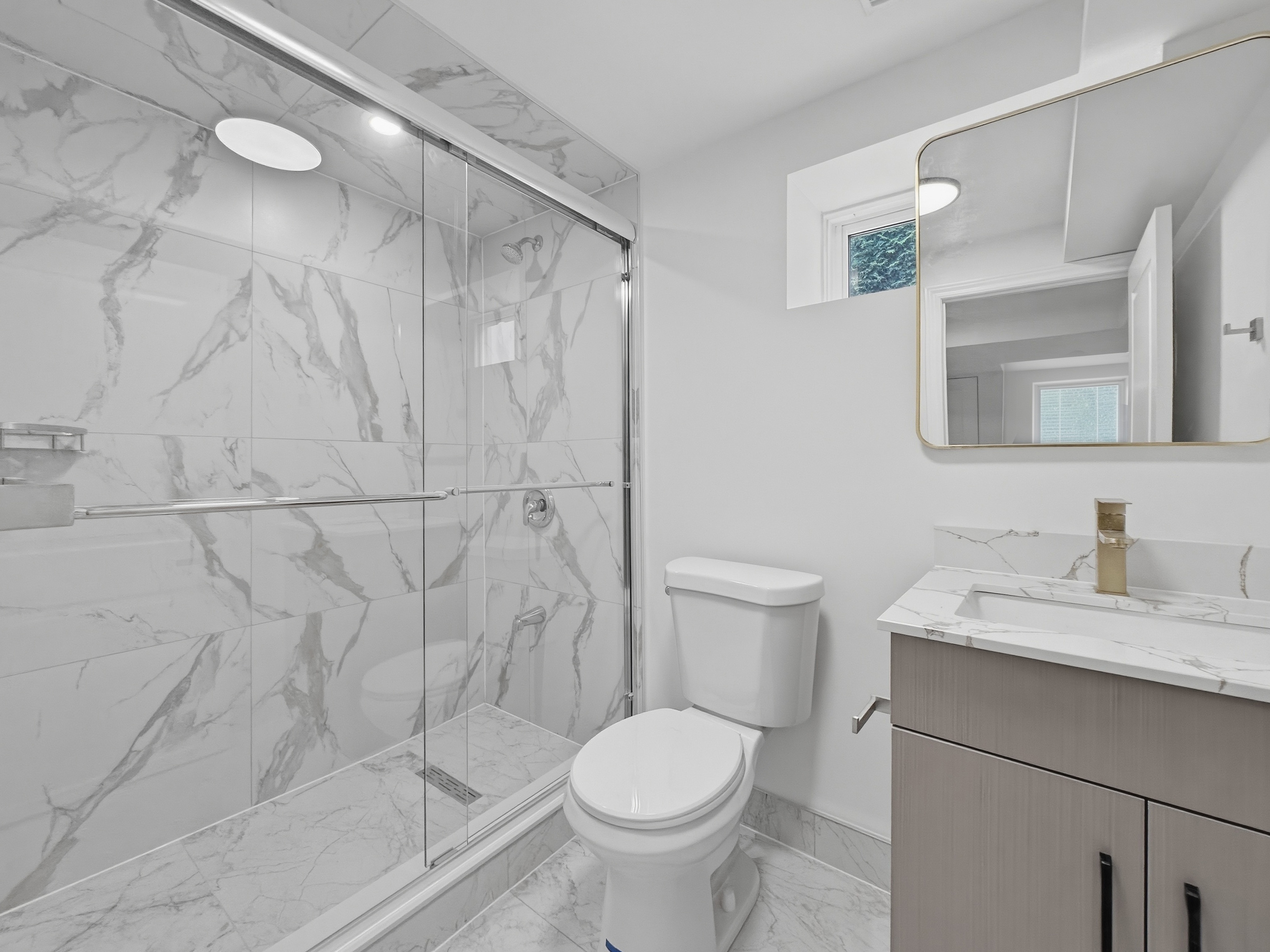 Stunning, Sun-Drenched Legal 2-Bedroom Suite in Etobicoke - photo 5