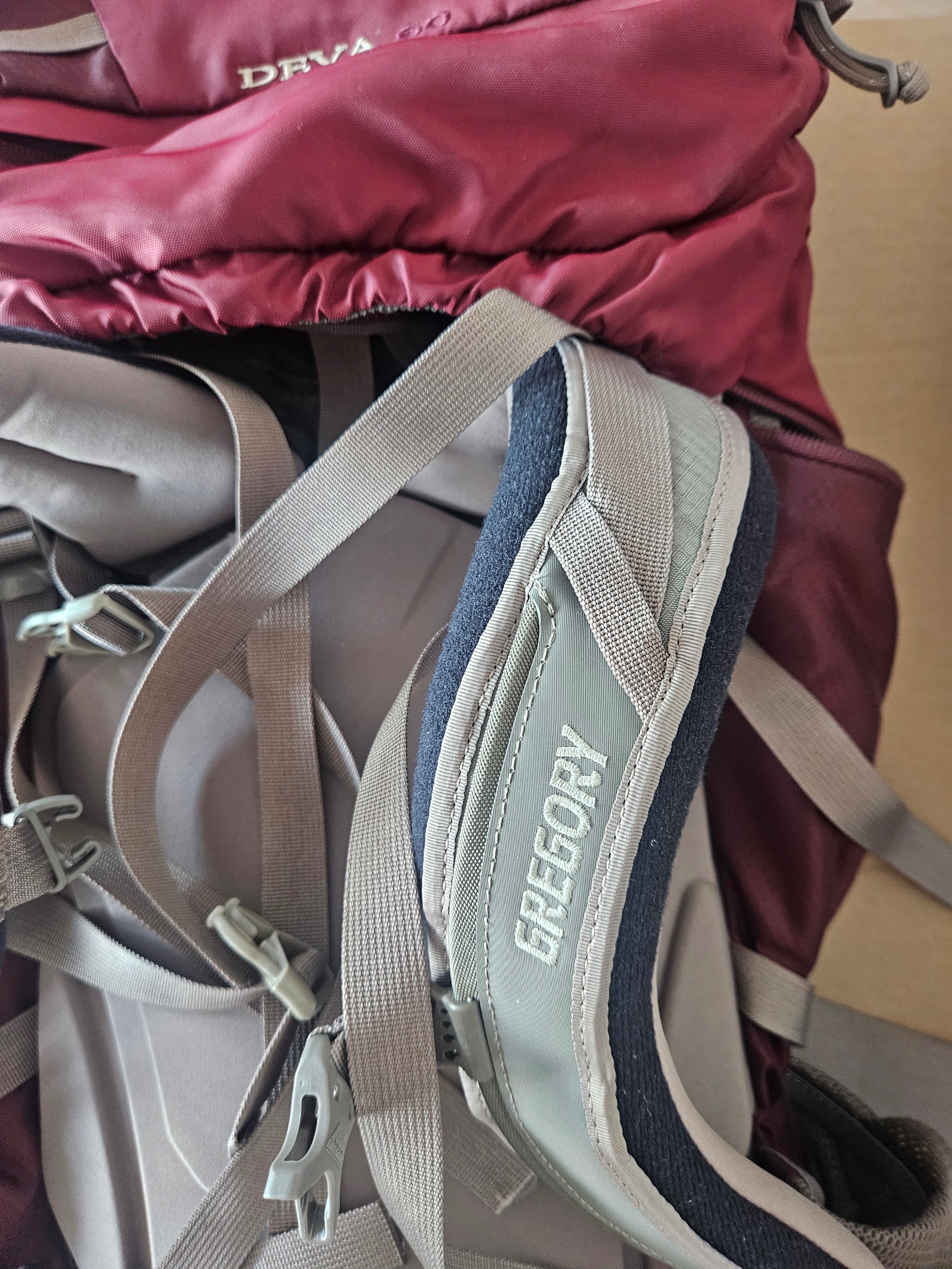 Gregory Deva 60 Backpack - perfect for camping/trekking - photo 3