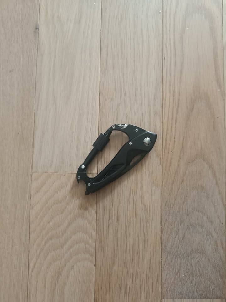 Multitool Carabiner Knife with Screwdriver