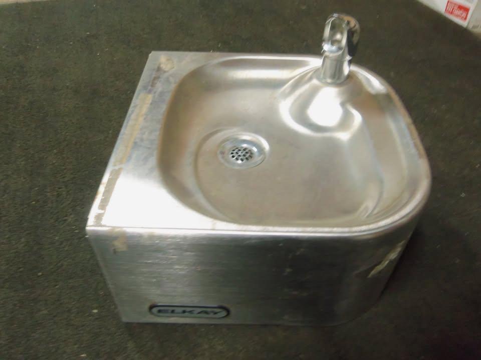 Wall mounted Drinking Fountain