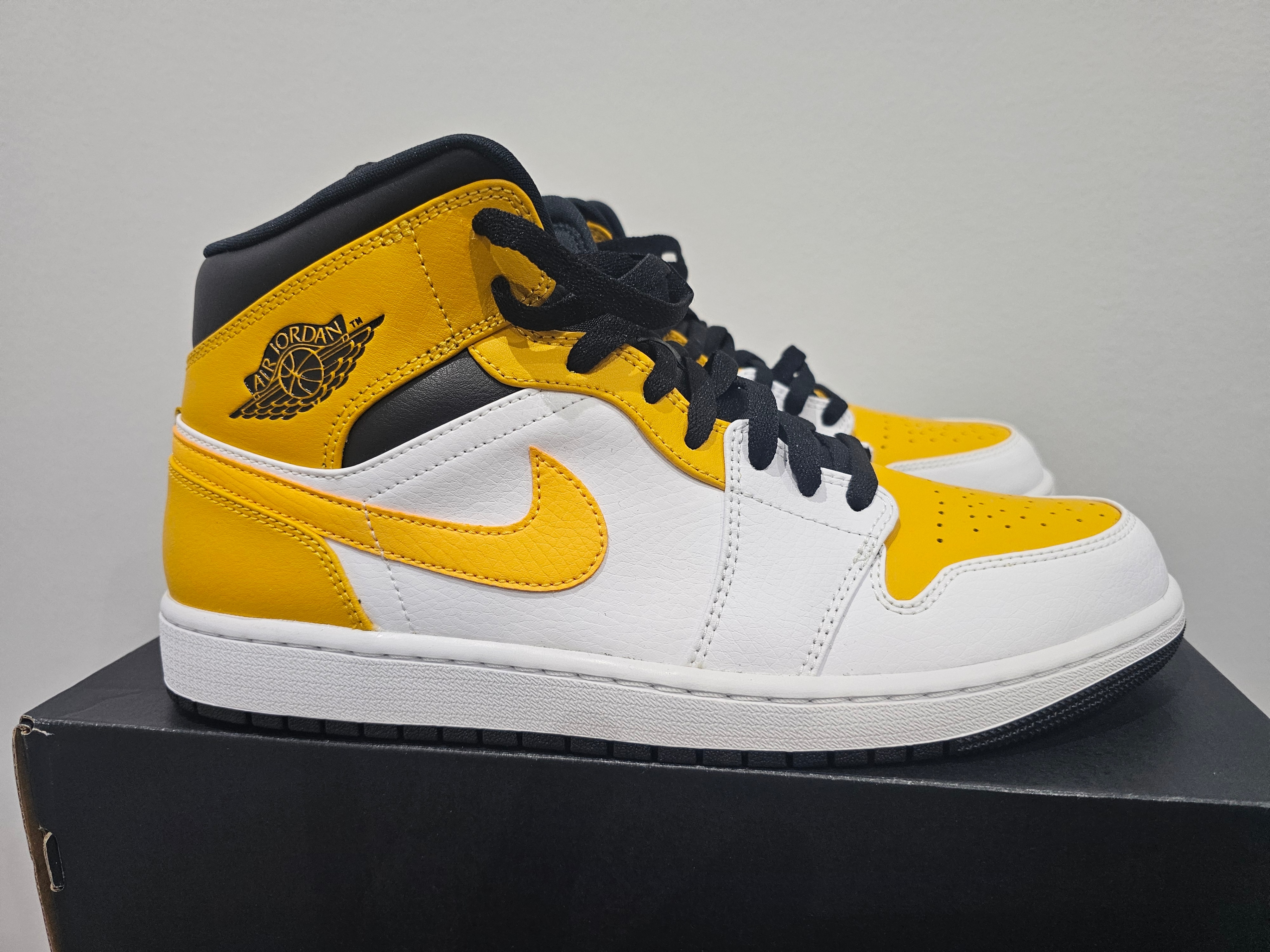 Air Jordan 1 Mid SE Shoes - photo 2