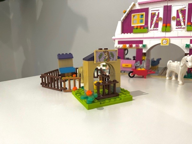 Lego Friends– Sunshine Ranch & Mia’s Foal Stable # 41039 & 41361 - photo 3