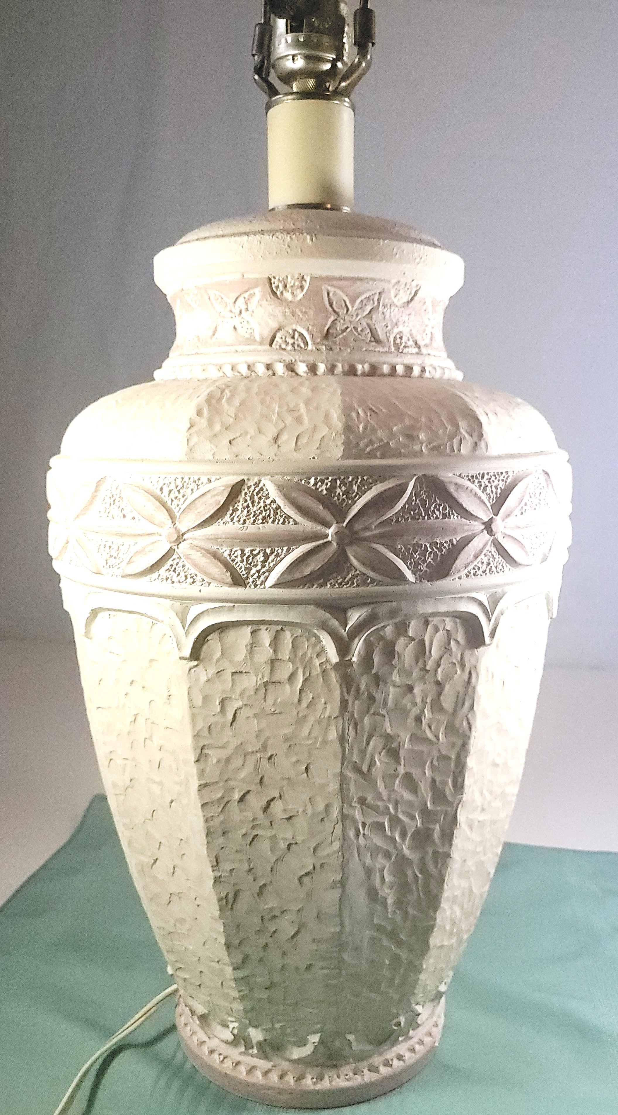 1962 Textured Chalkware Table Lamp - 29" Tall - Floral Relief - photo 4
