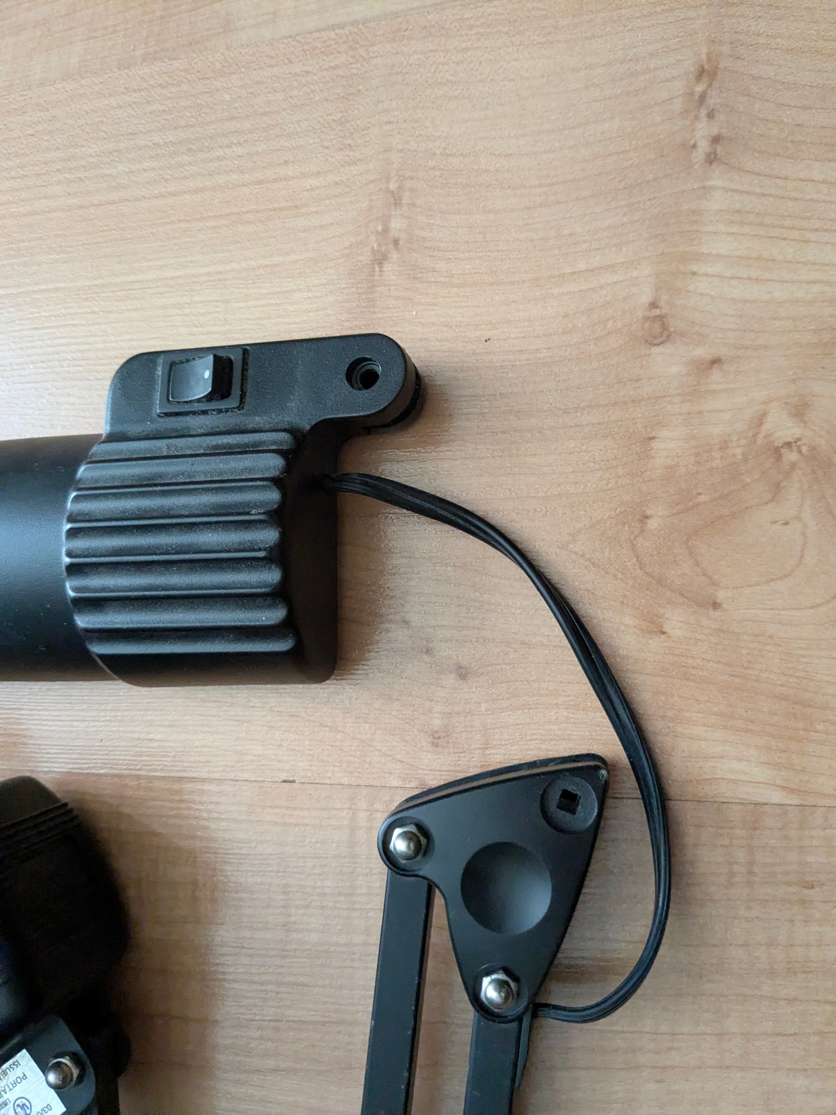 FREE: Mounting scissor arm (parts or fix) - photo 2