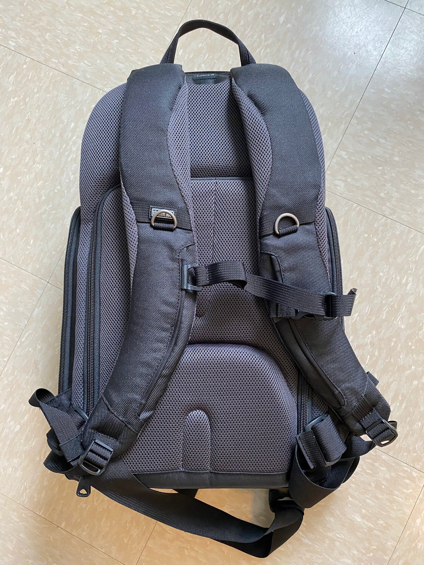 ThinkTank Trifecta 10 Backpack - DSLR - photo 3