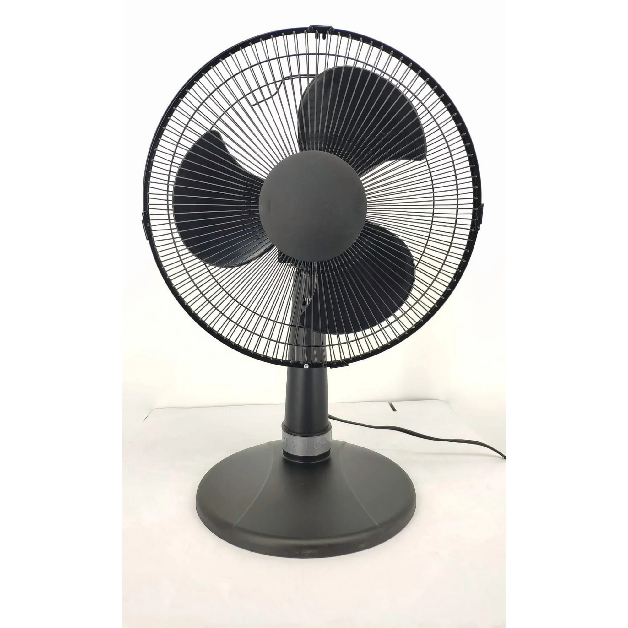 MAINSTAYS 12" Table Fan – Black - photo 3