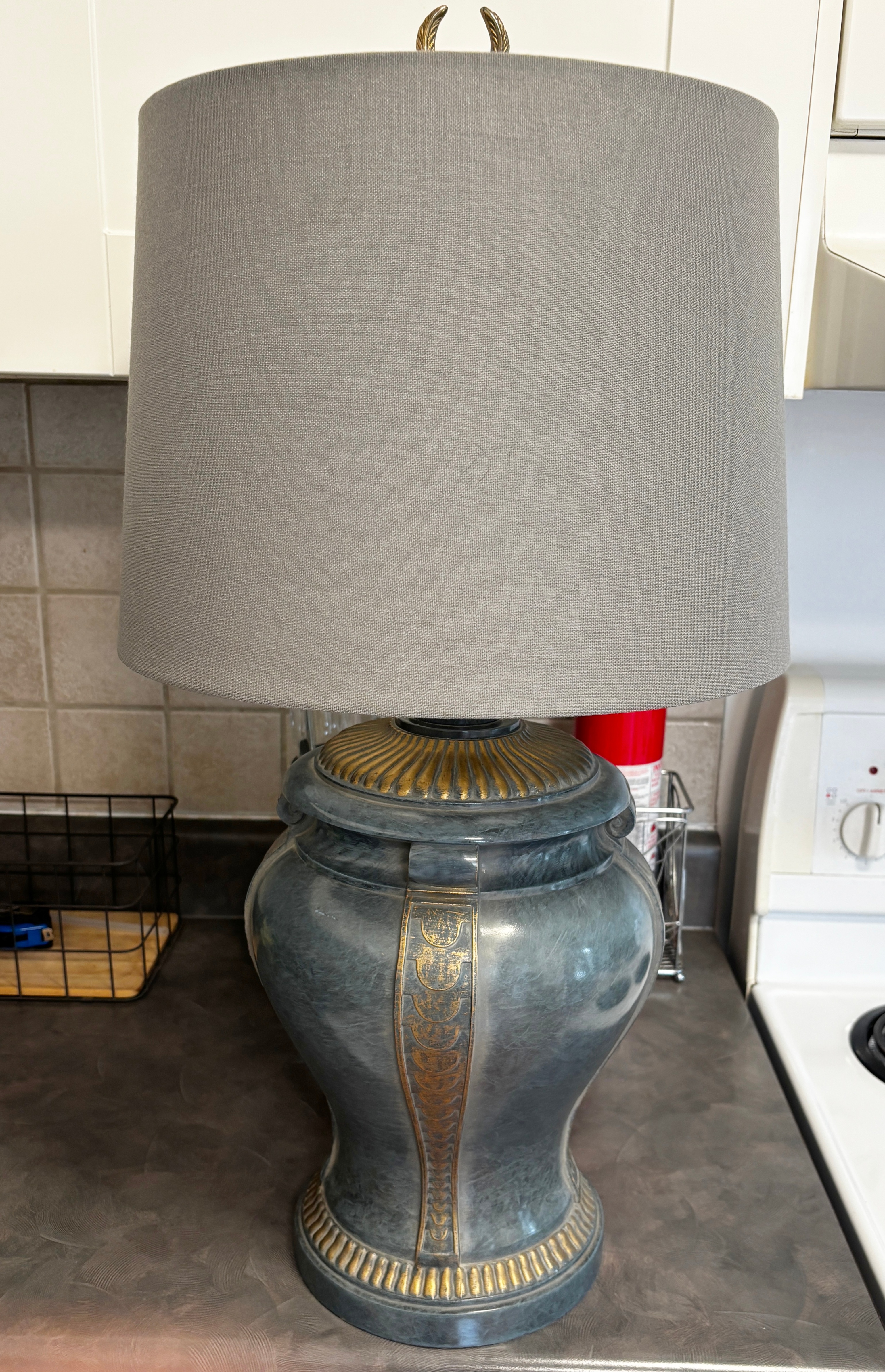 Beautiful Vintage urn-style table lamp - photo 3