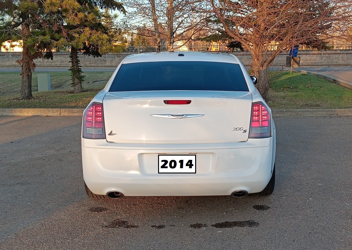 2014 Chrysler 300 S - photo 4