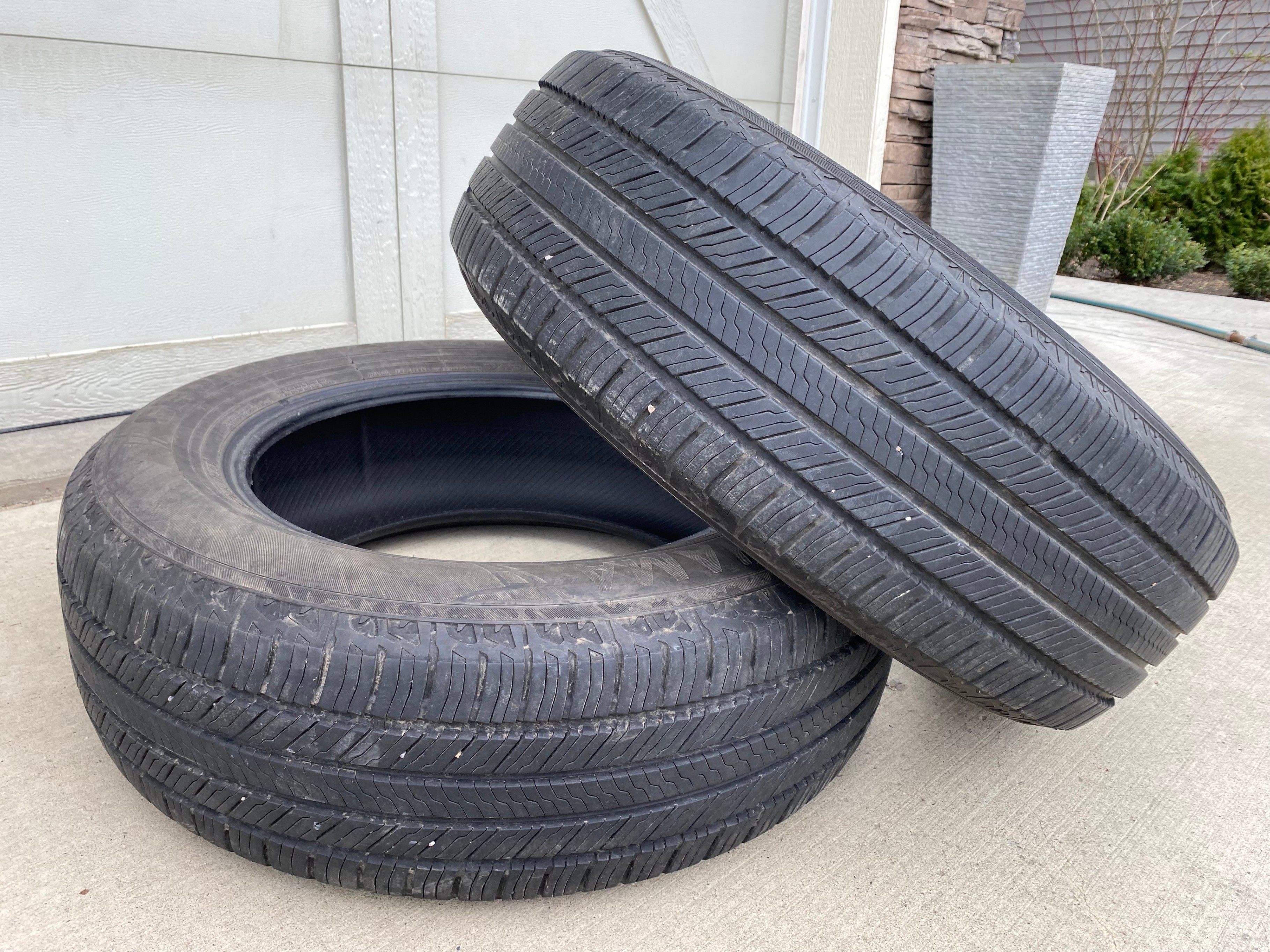 235 65 R18 – Pair of YOKOHAMA All-Season Tires (235 65 18)– $160 - photo 4