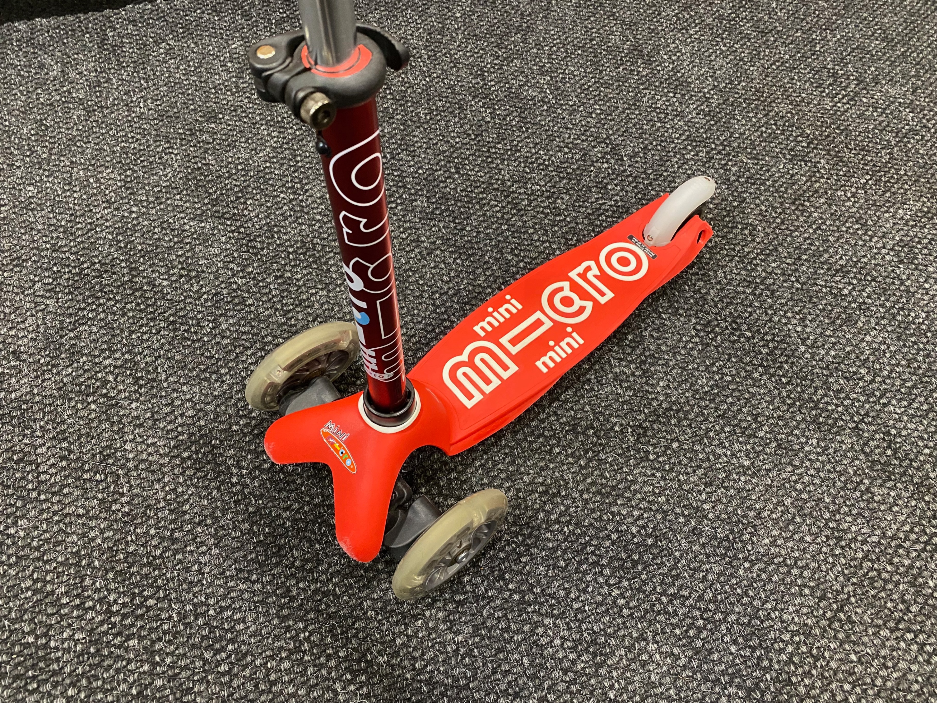 Micro Mini Deluxe LED Scooter – Excellent Condition with Box - photo 4