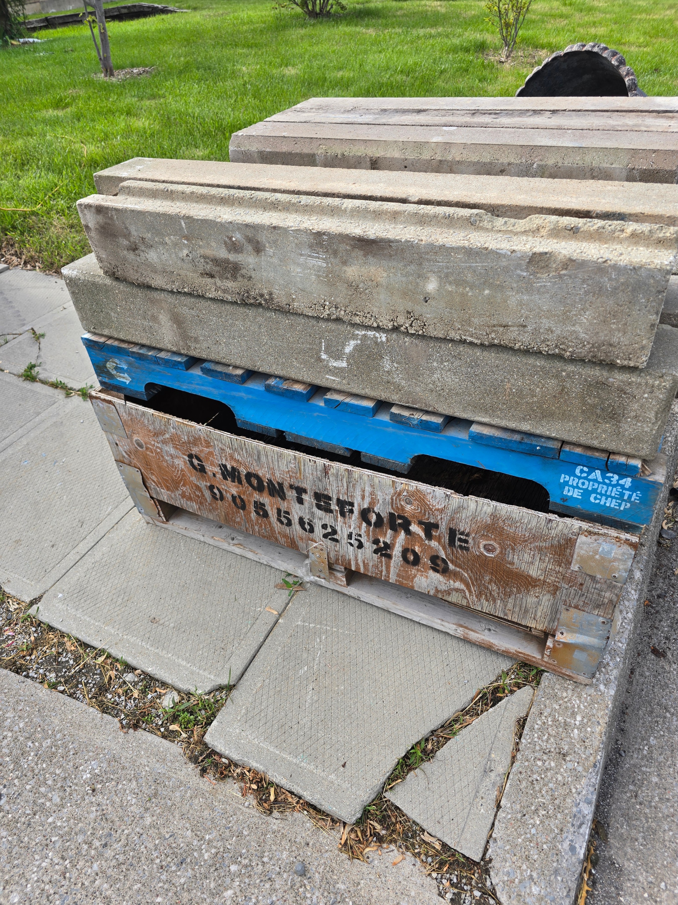 Cement parking curb stones (aka parking blocks) - photo 2