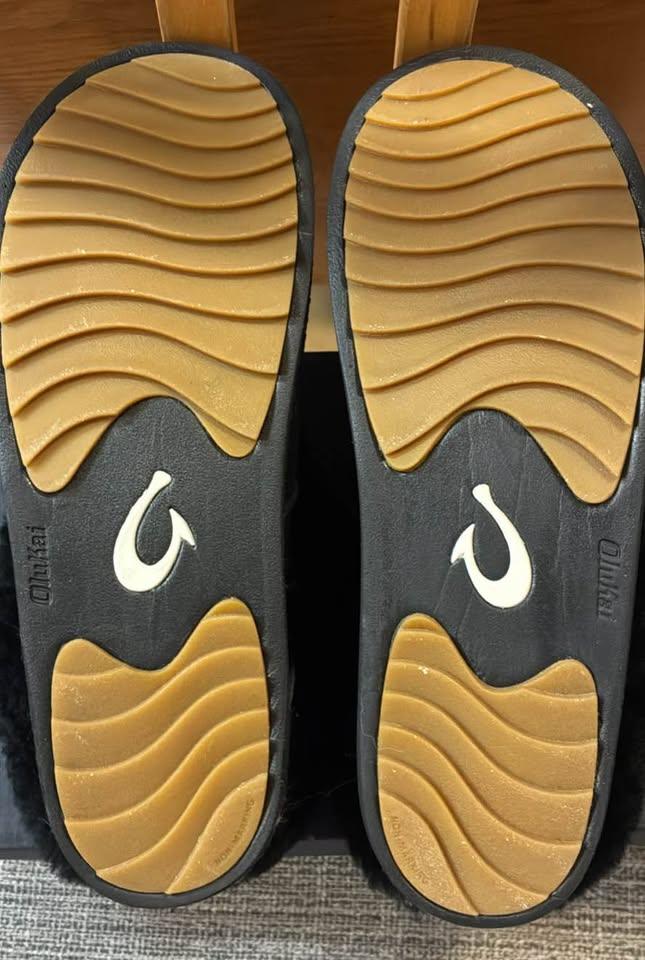 New in box OluKai LU’I Lava Rock Black Slippers size ladies 6 - photo 2