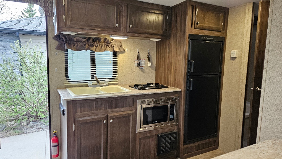 2018 Apex Nano 193BHS Banff Edition w/Bunks, Slideout, and more! - photo 5