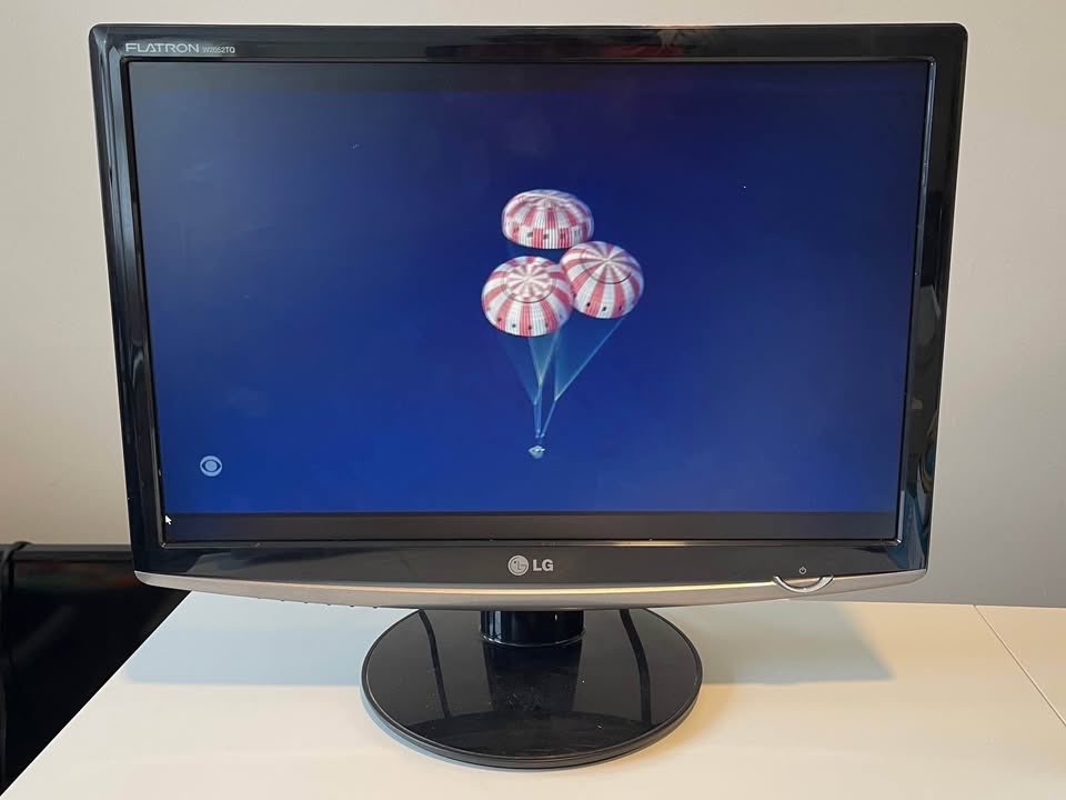 LG 20 inches Widescreen LCD Monitor - No screen crack - photo 3