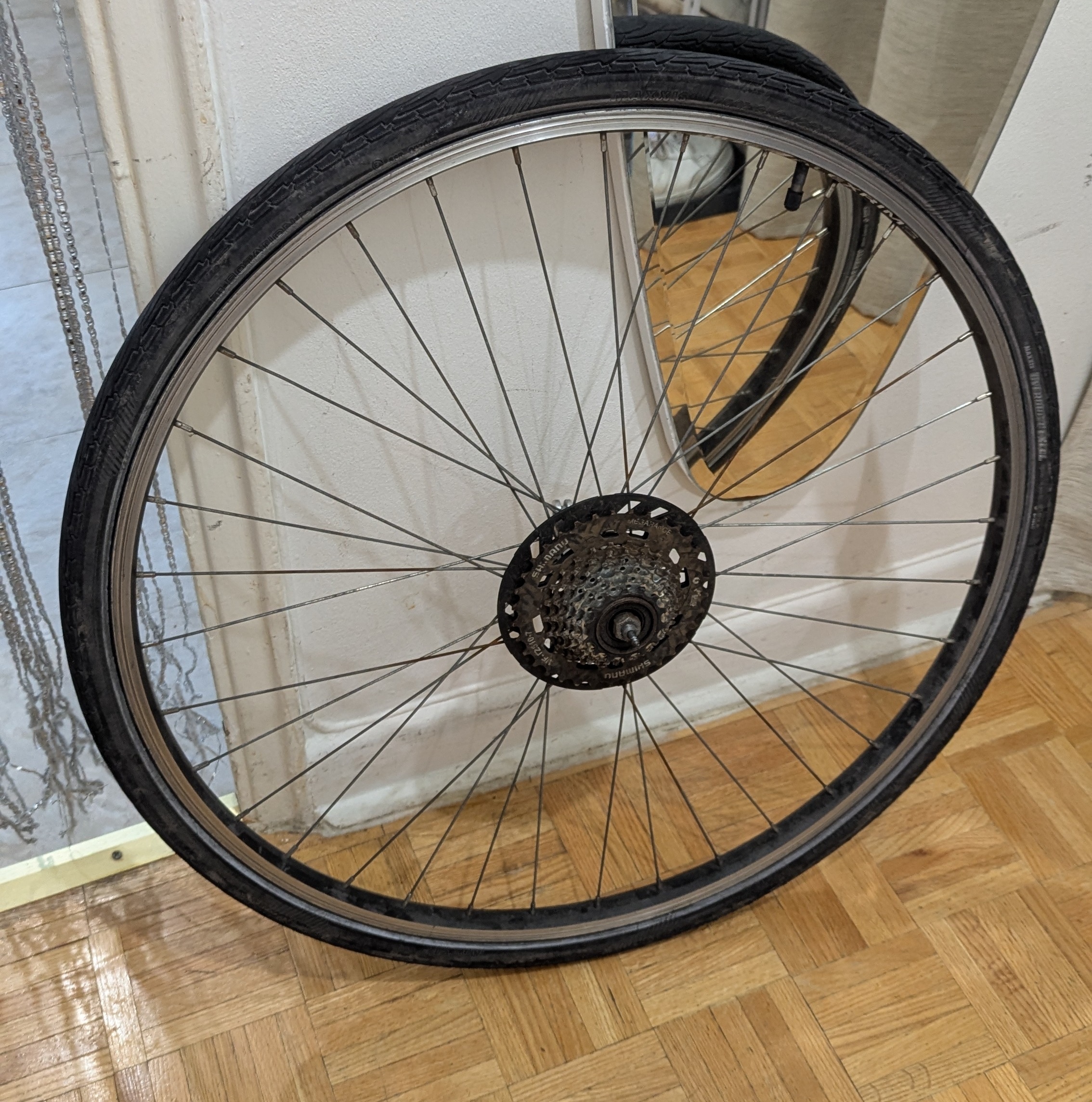 700x35C (28x1 5\8x1 3\8) REAR Wheel Used Bike Bicycle
