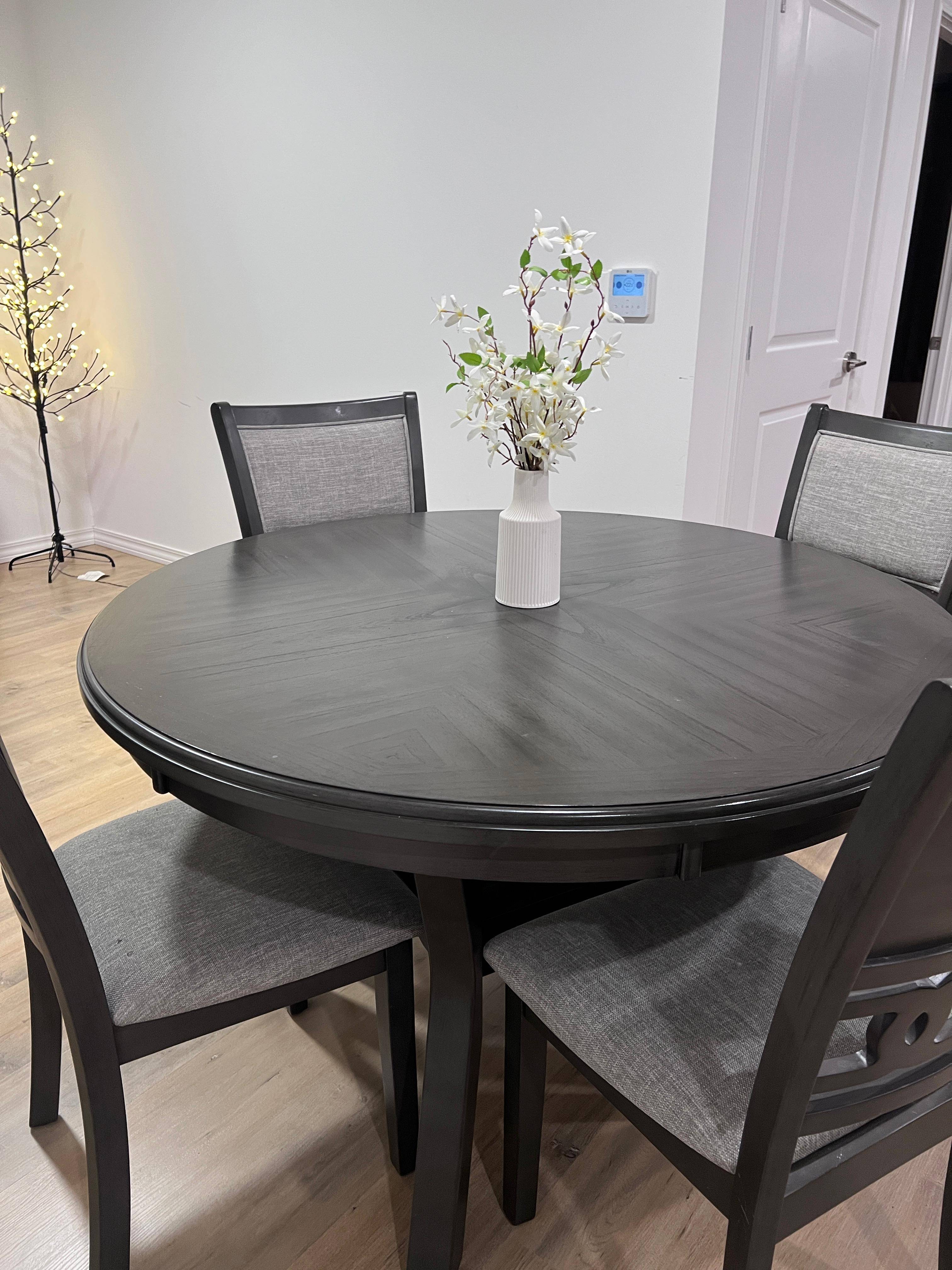 Dining Table Set – $600 (Guelph, ON) - photo 2