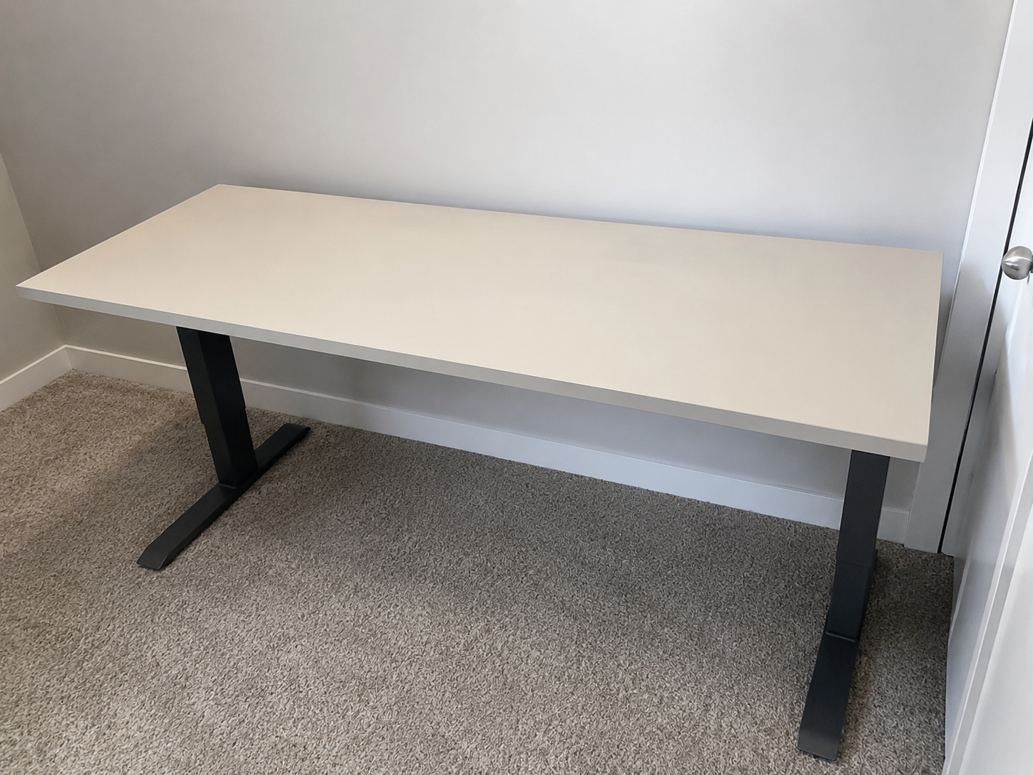 IKEA TROTTEN Sit/Stand Desk – Like New – 160x80 cm