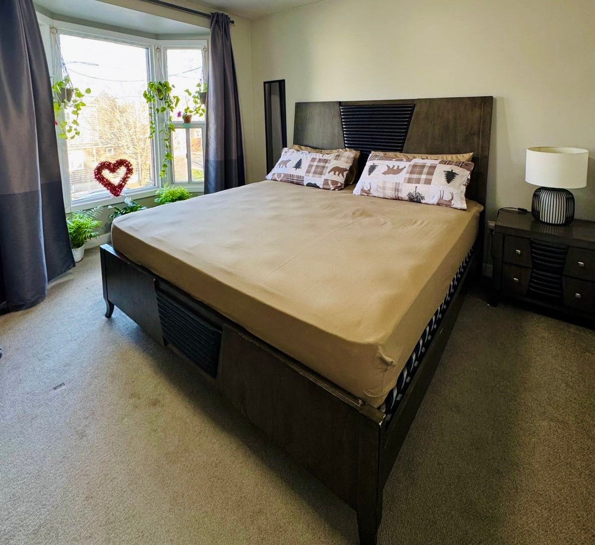 Stylish KING Size Bed & Mattress - photo 3