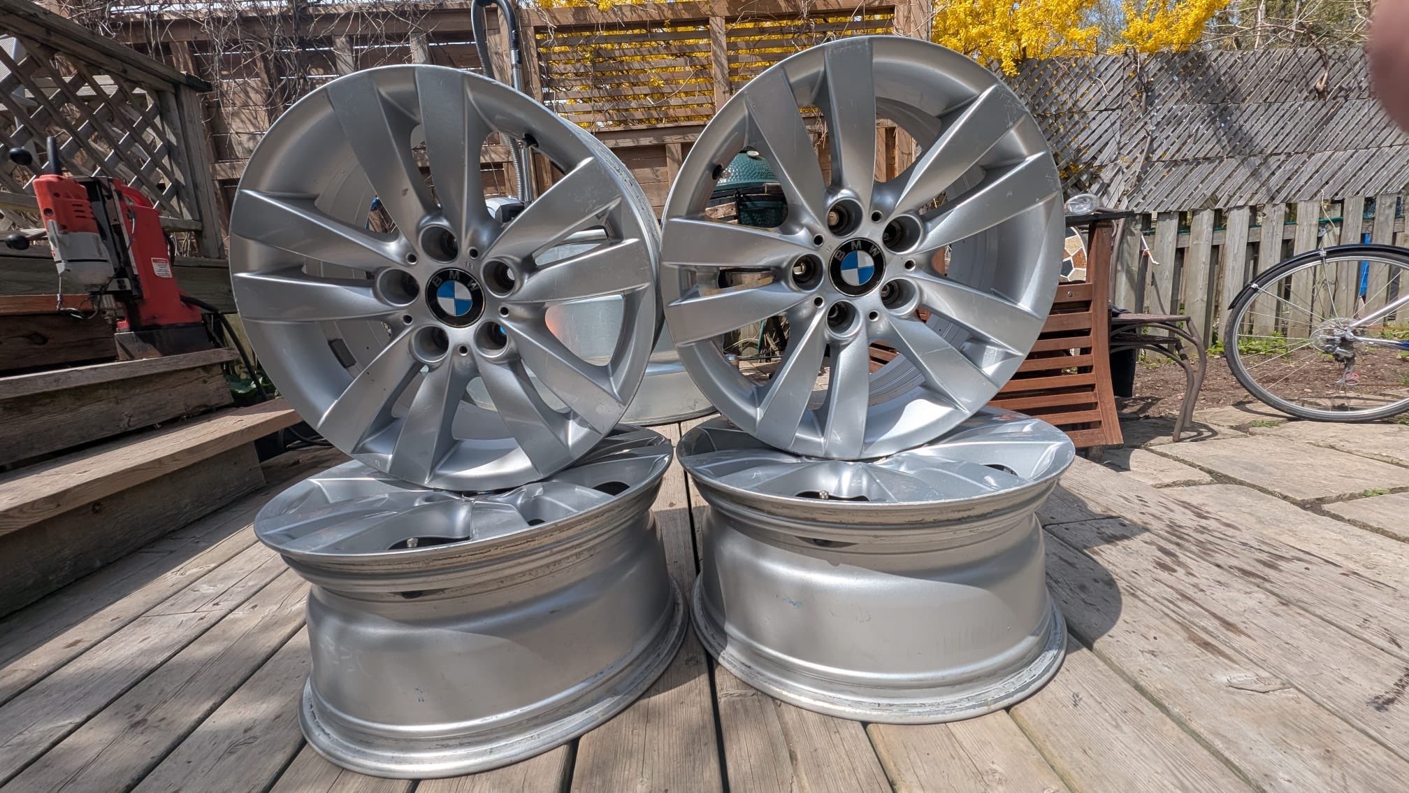 Inese are 17-inch aluminum wheels