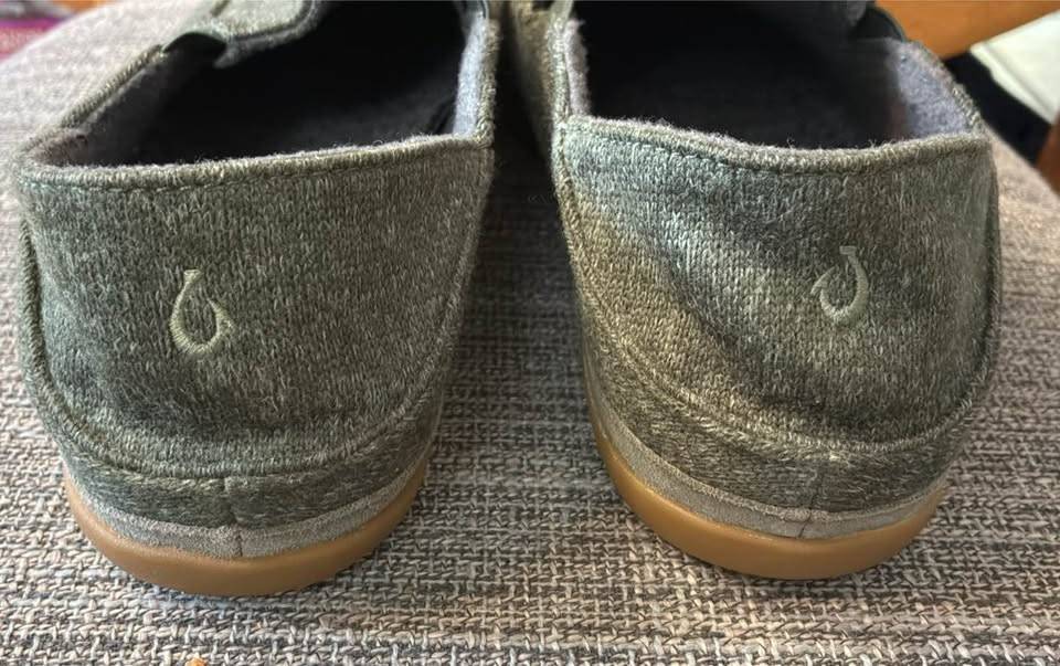 Like New OluKai Moloa Hulu Slippers size Men’s 9 - photo 4