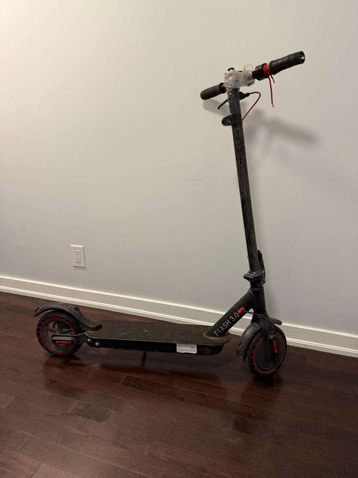 Gyrocopters Flash 3.0 E-Scooter $149.Like New Charger Included