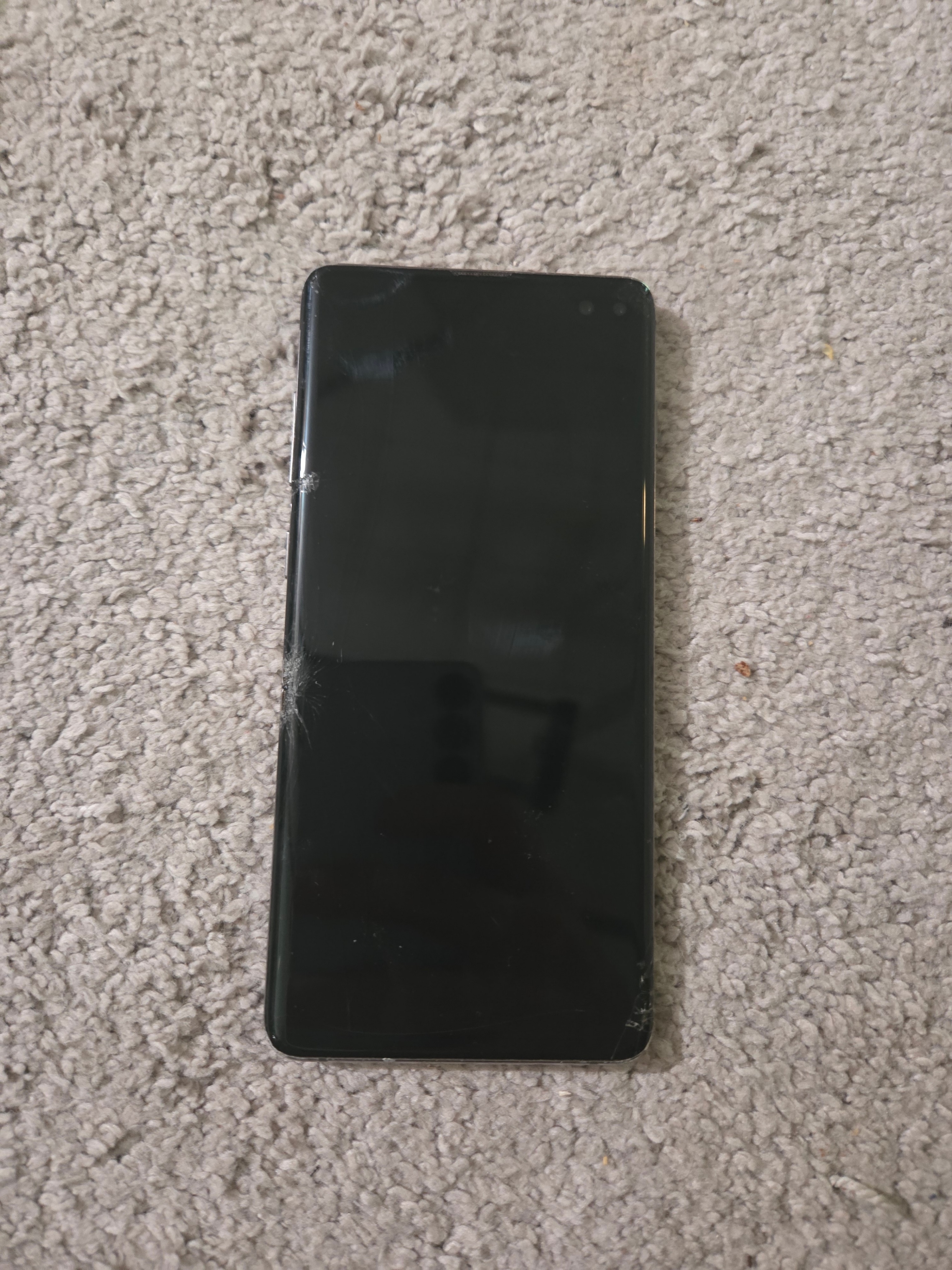 Samsung Galaxy S10+ For Parts /Repair, Powers On, Cracked Screen
