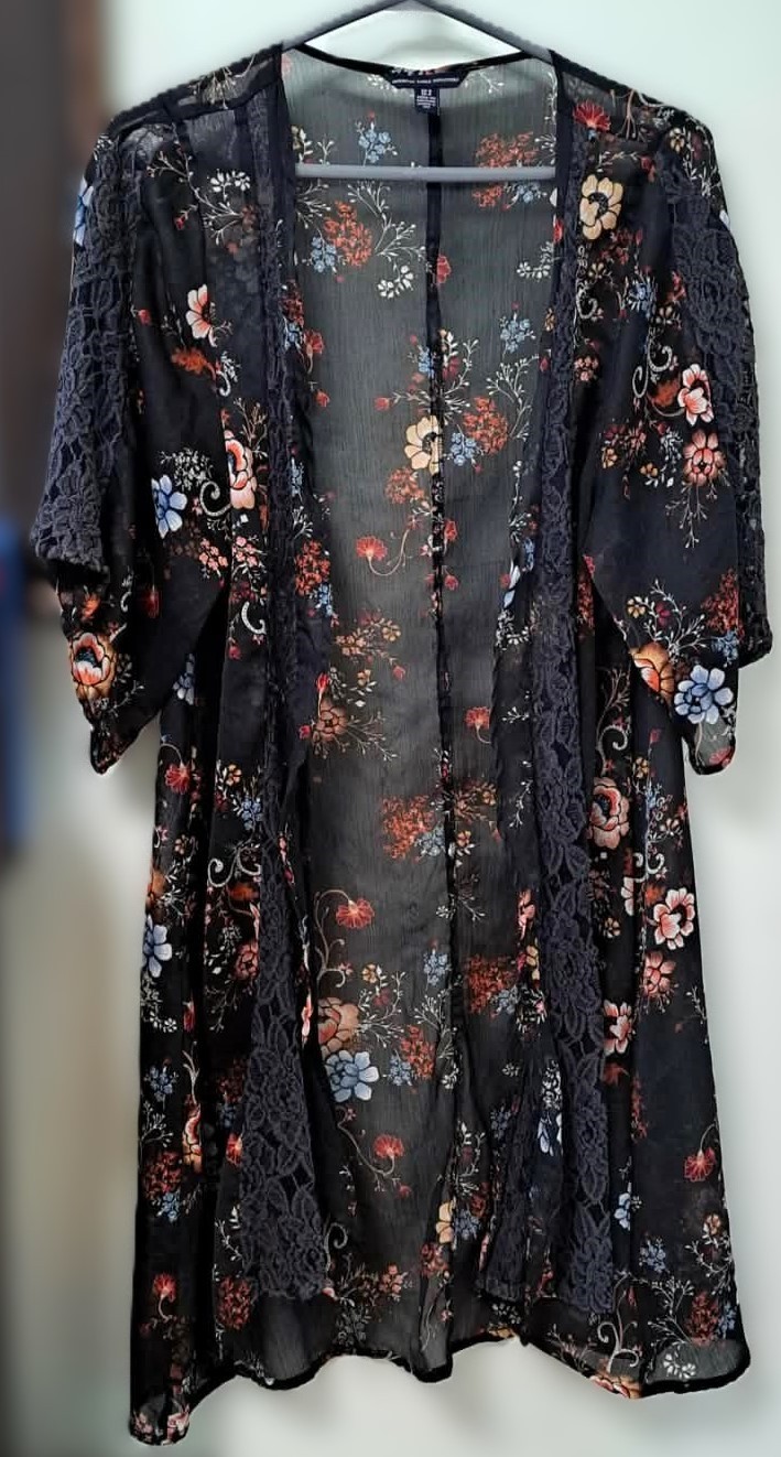American Eagle Outfitters Sheer Floral Lace-Trim Kimono Like New - photo 3